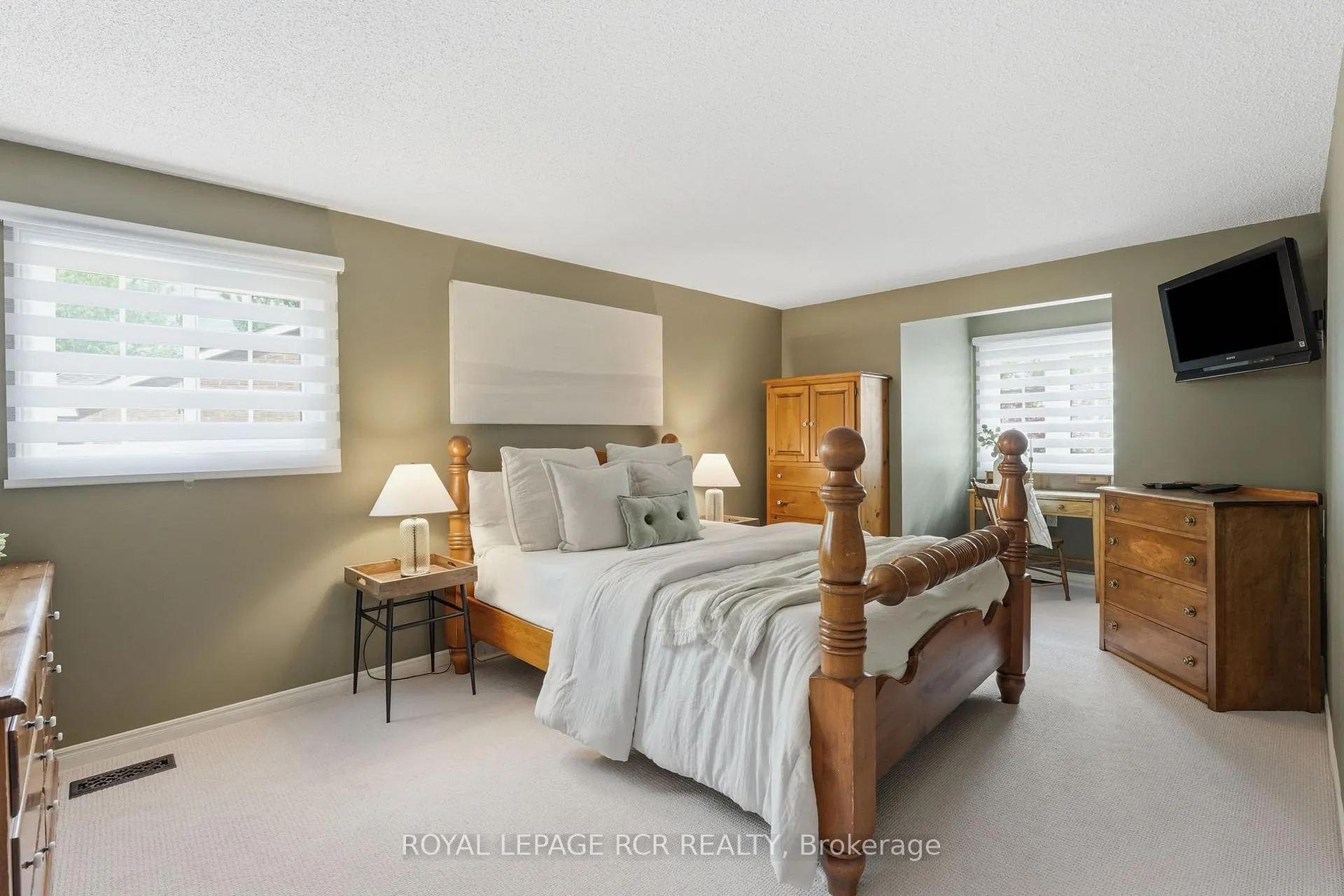 Photo 22 of 40 Moffat Crescent, Aurora, Aurora Heights — HOMEH