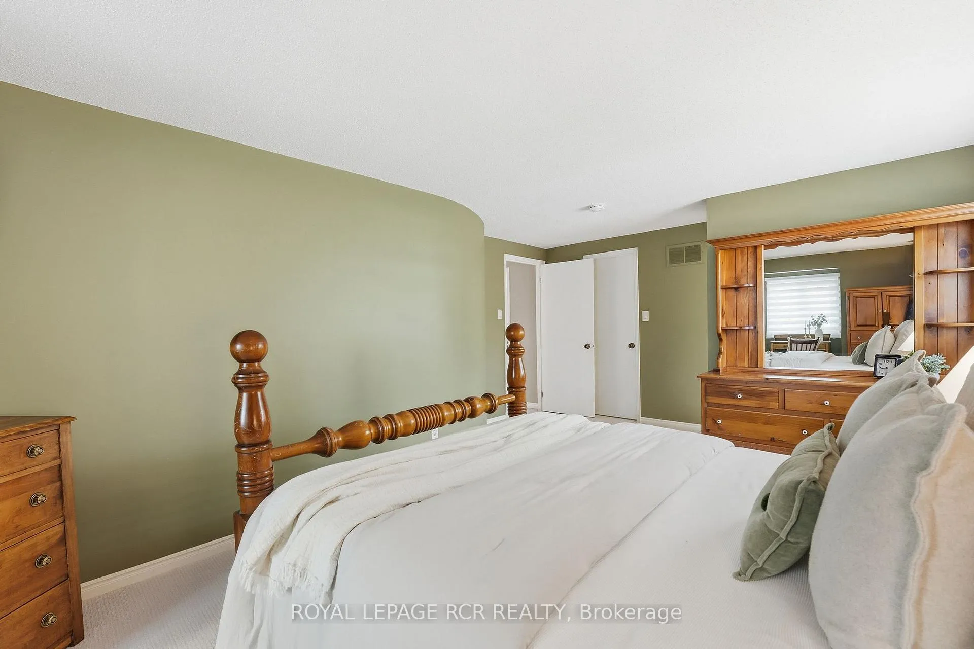 Photo 23 of 40 Moffat Crescent, Aurora, Aurora Heights — HOMEH