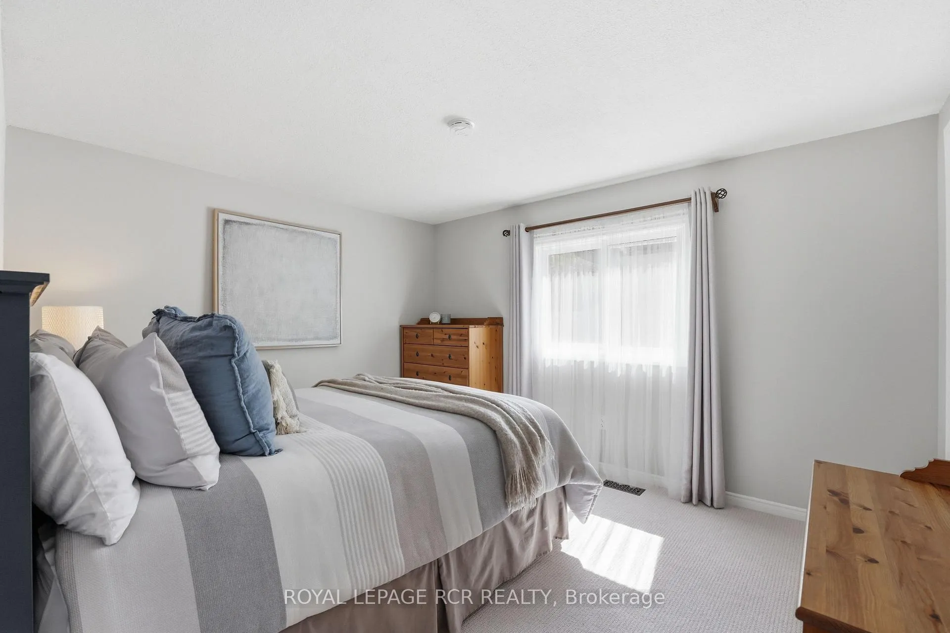 Photo 32 of 40 Moffat Crescent, Aurora, Aurora Heights — HOMEH