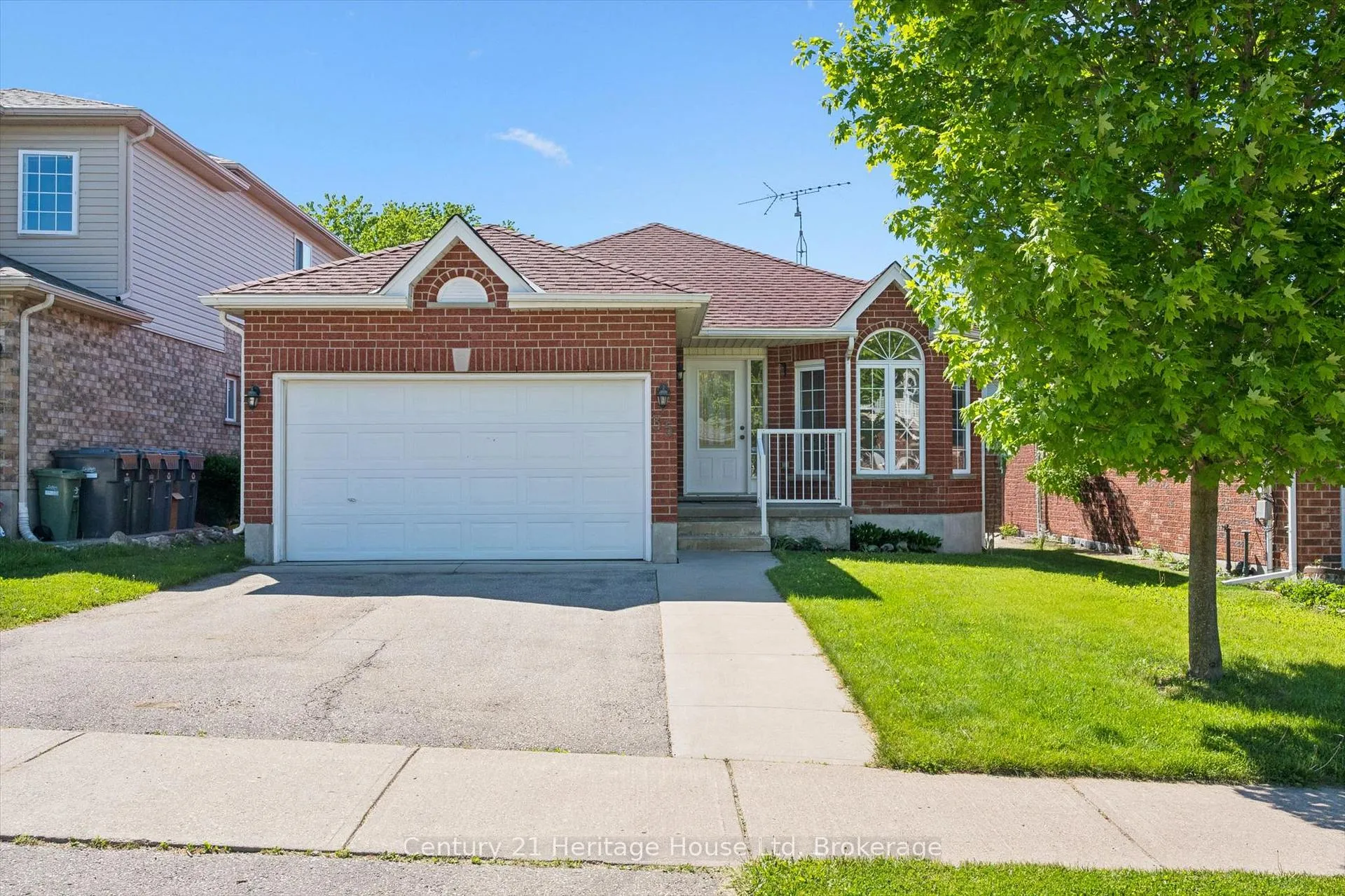 Photo 2 of 35 Shackleton Drive, Guelph, Grange Road — HOMEH