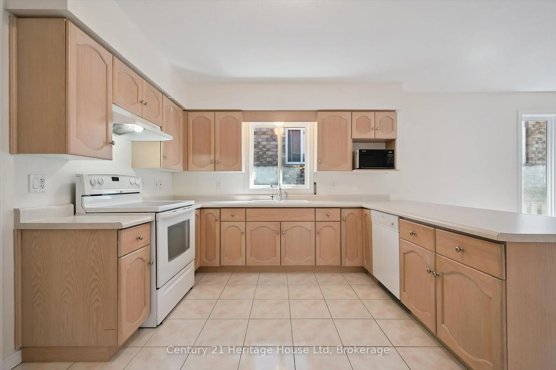 Photo 15 of 35 Shackleton Drive, Guelph, Grange Road — HOMEH