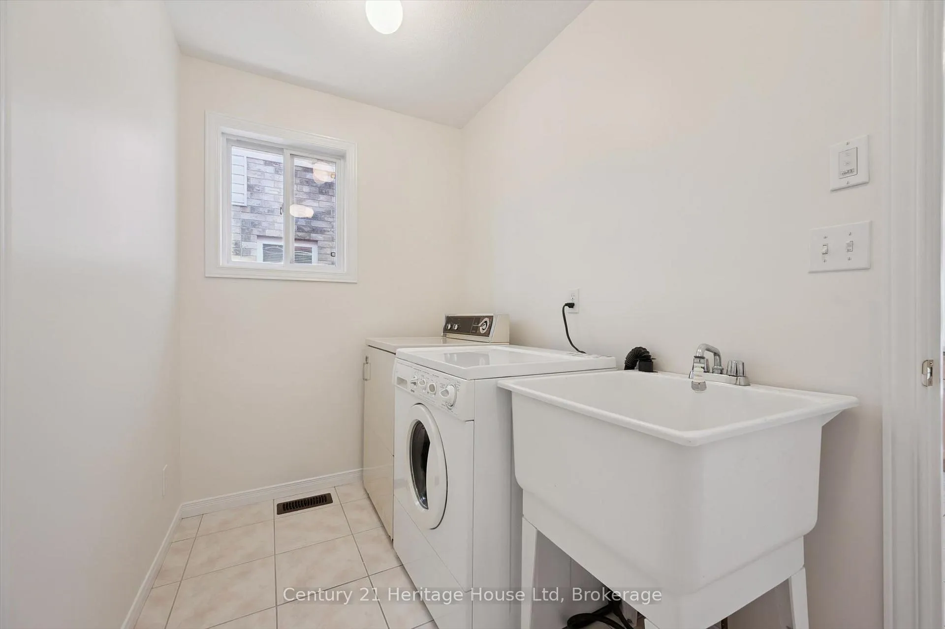 Photo 35 of 35 Shackleton Drive, Guelph, Grange Road — HOMEH