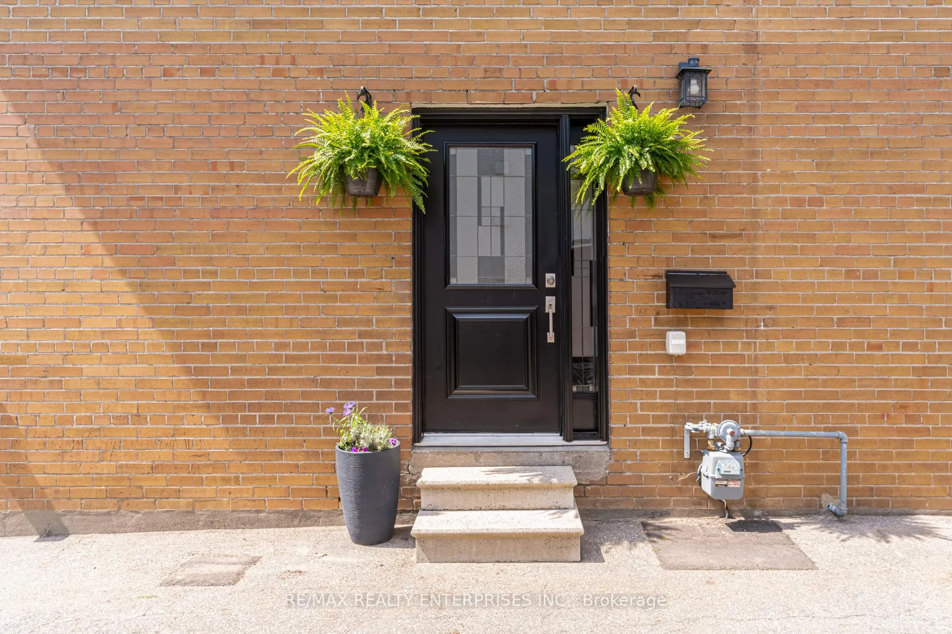 Photo 2 of 2347 Brookhurst Road, Mississauga, Clarkson — HOMEH