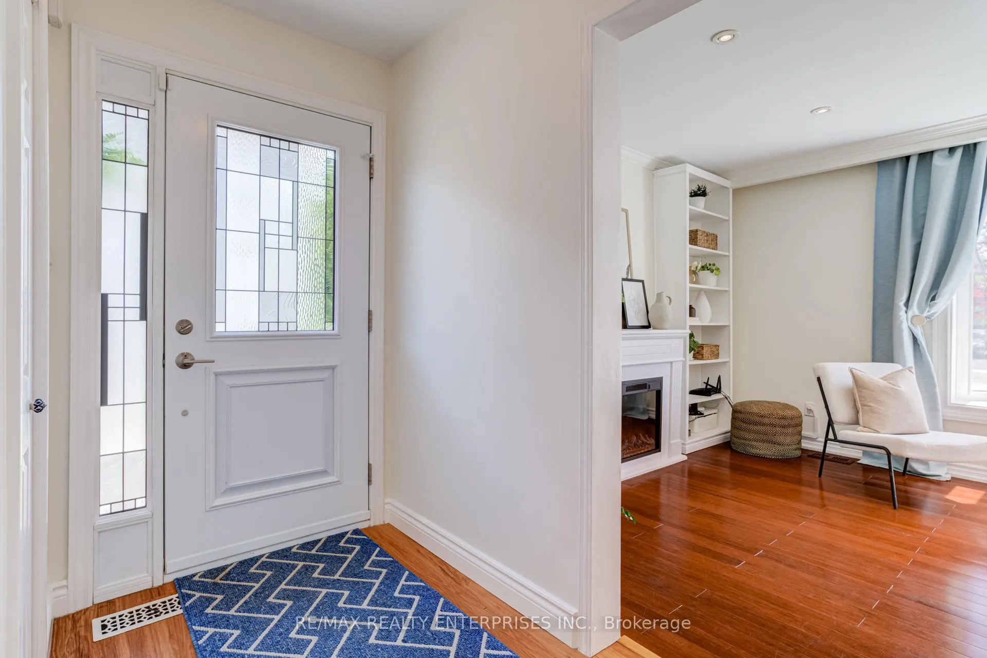 Photo 3 of 2347 Brookhurst Road, Mississauga, Clarkson — HOMEH