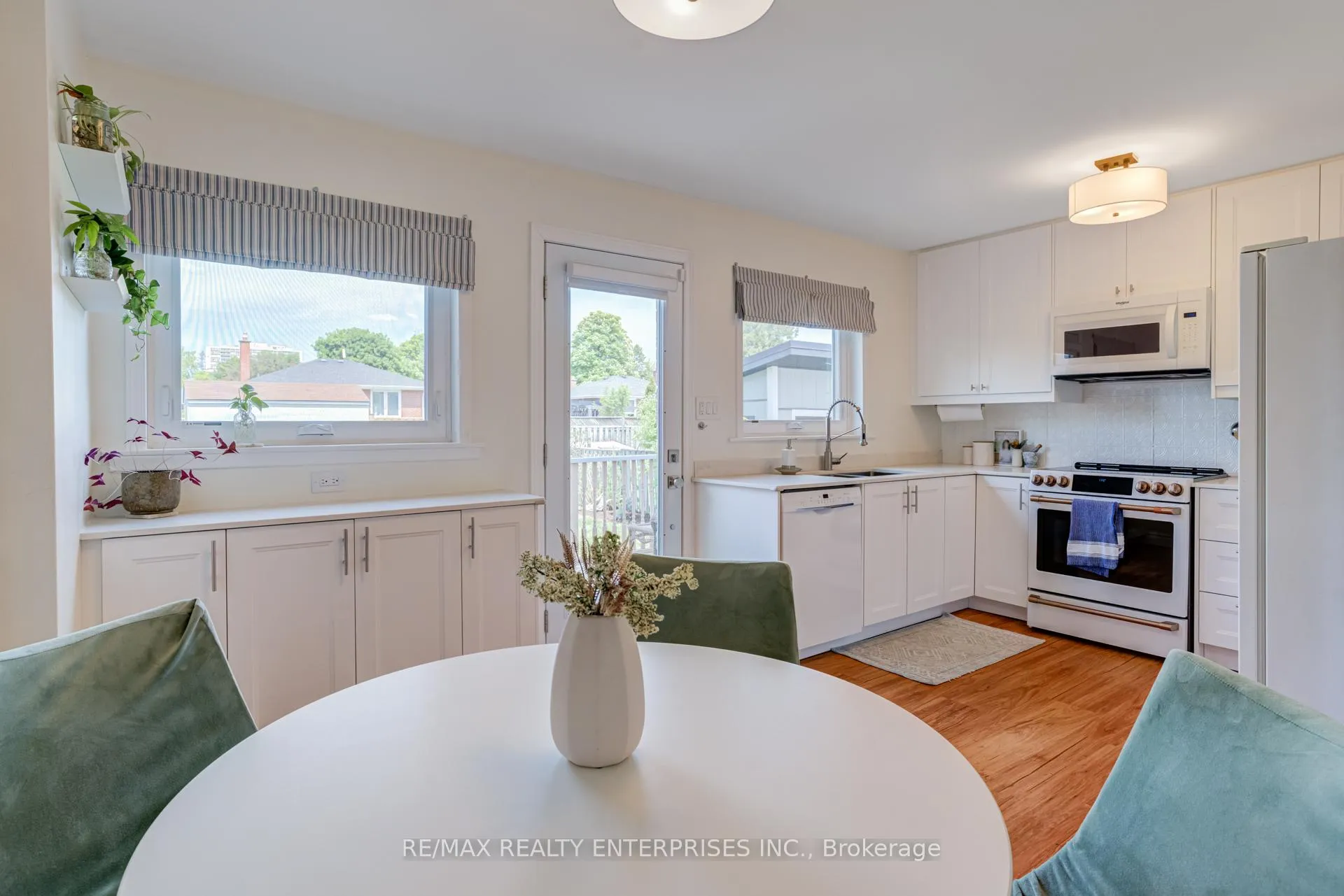 Photo 8 of 2347 Brookhurst Road, Mississauga, Clarkson — HOMEH