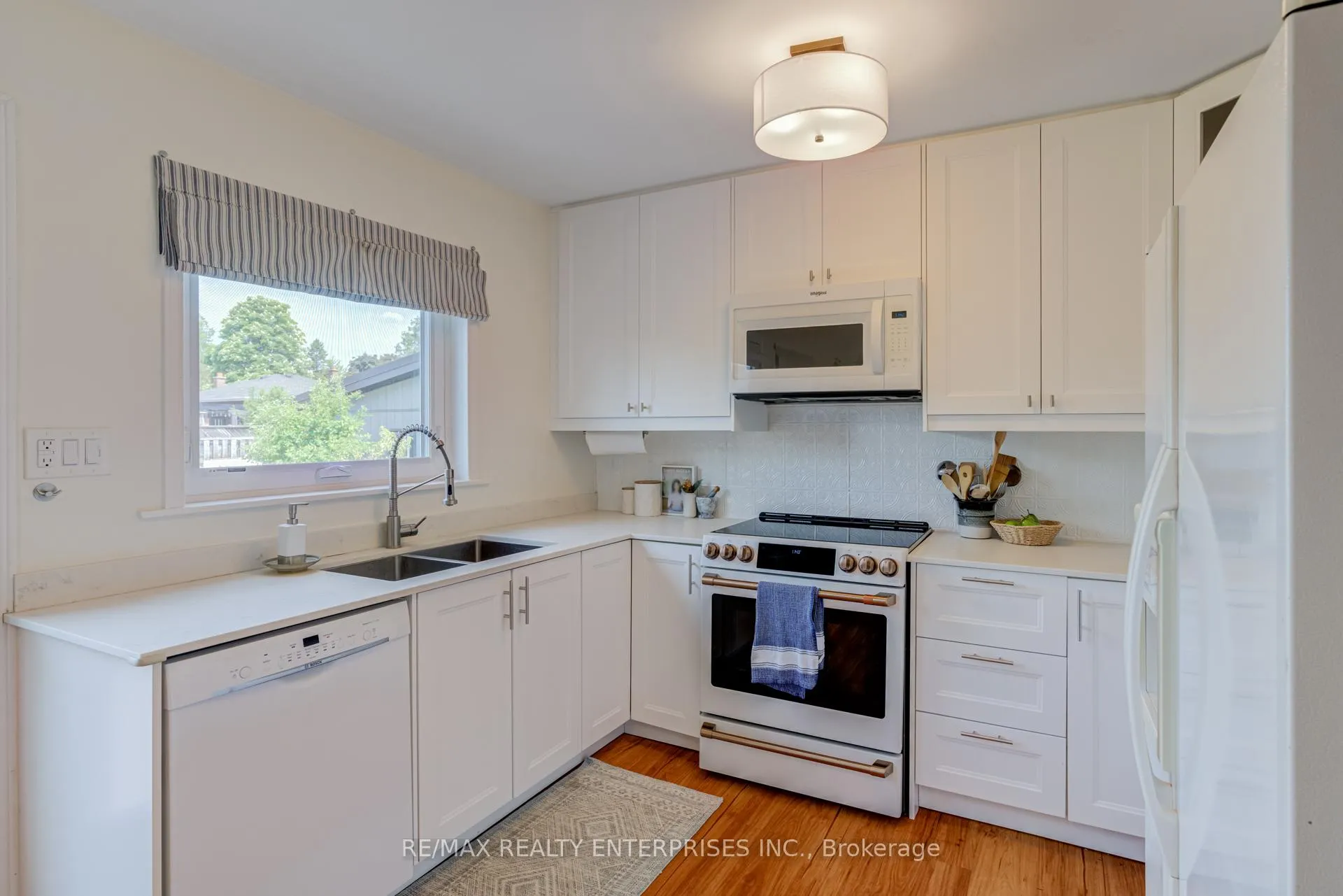 Photo 9 of 2347 Brookhurst Road, Mississauga, Clarkson — HOMEH