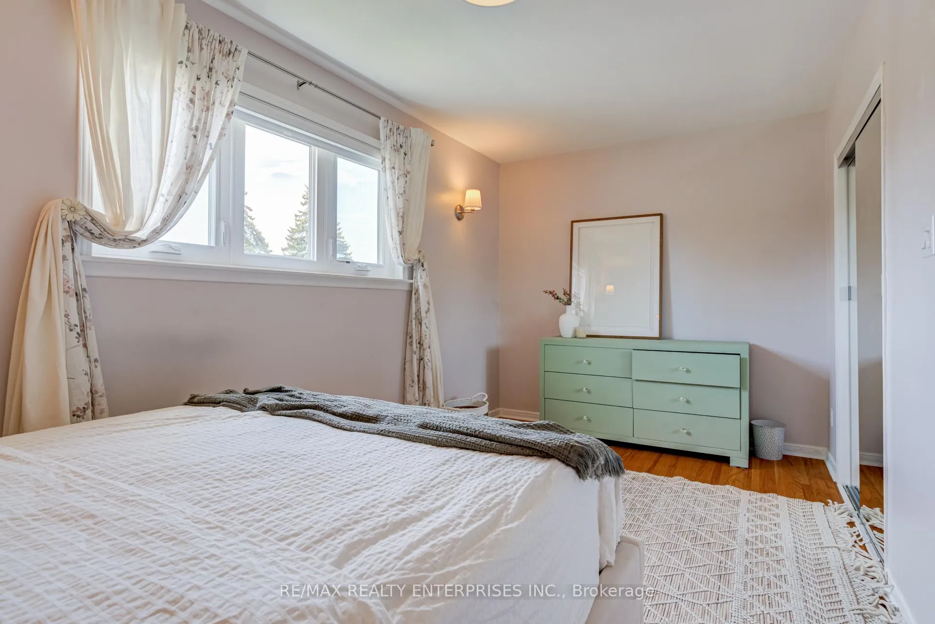 Photo 12 of 2347 Brookhurst Road, Mississauga, Clarkson — HOMEH