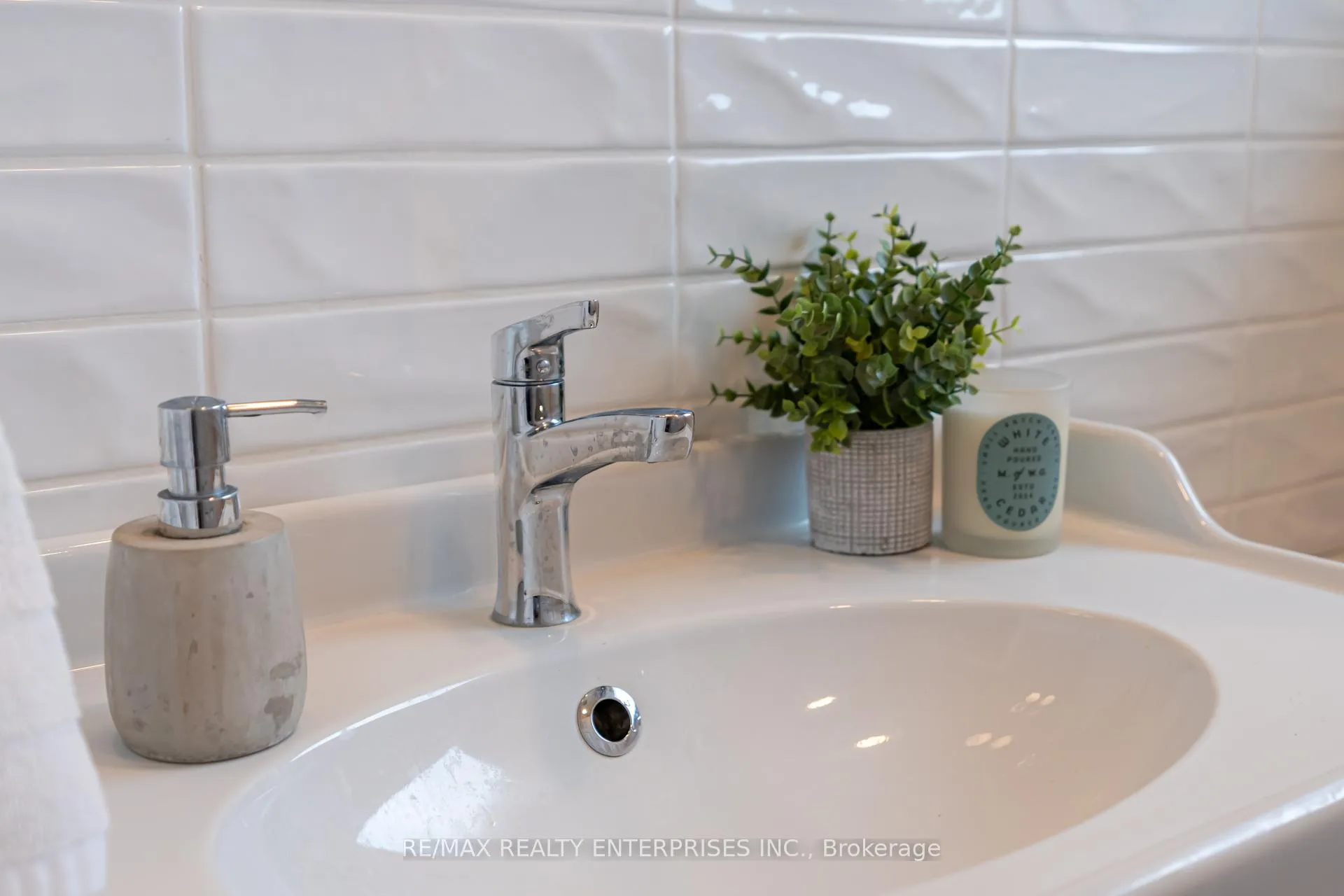 Photo 17 of 2347 Brookhurst Road, Mississauga, Clarkson — HOMEH