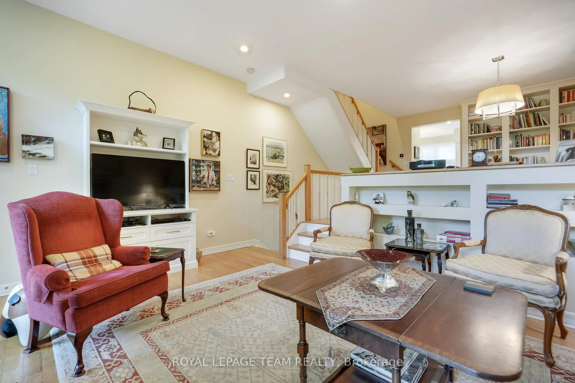Photo 8 of 13 Oak Park Private, Ottawa, Westboro North — HOMEH