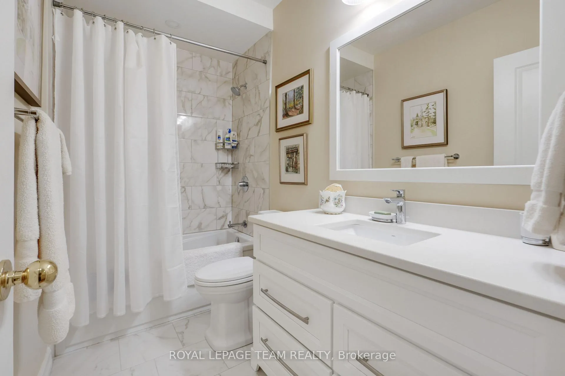 Photo 27 of 13 Oak Park Private, Ottawa, Westboro North — HOMEH