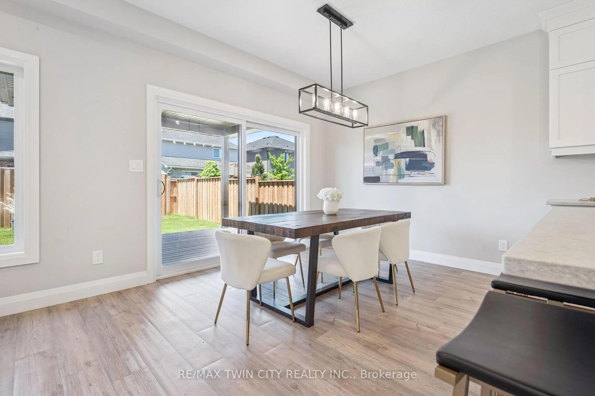 Photo 11 of 207 Timber Trail Road, Wellesley — HOMEH