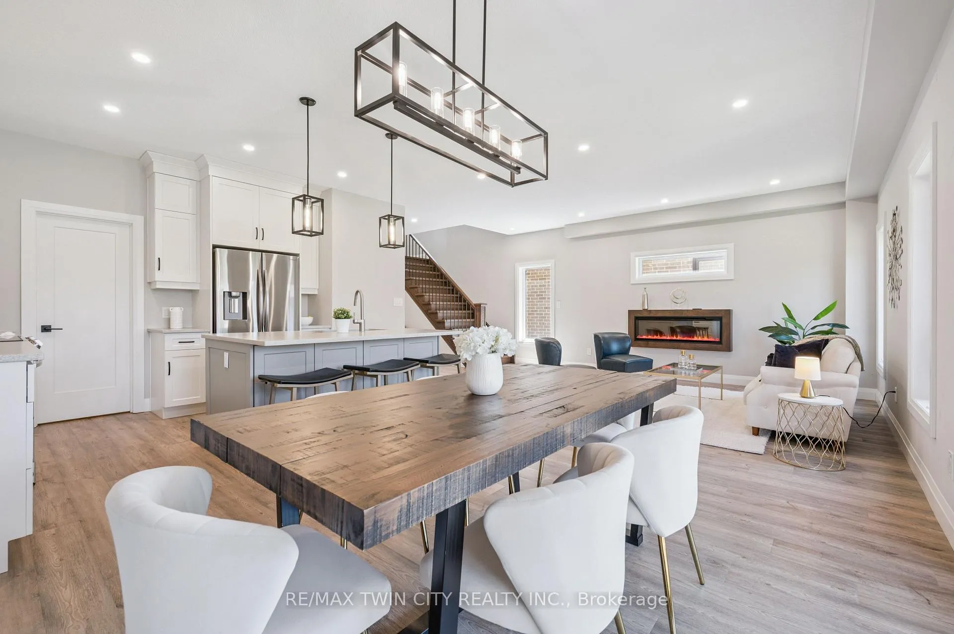 Photo 13 of 207 Timber Trail Road, Wellesley — HOMEH