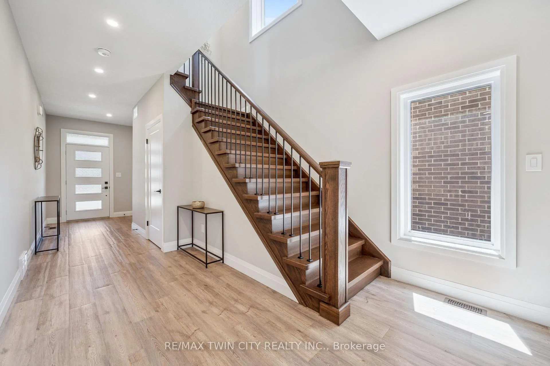 Photo 18 of 207 Timber Trail Road, Wellesley — HOMEH