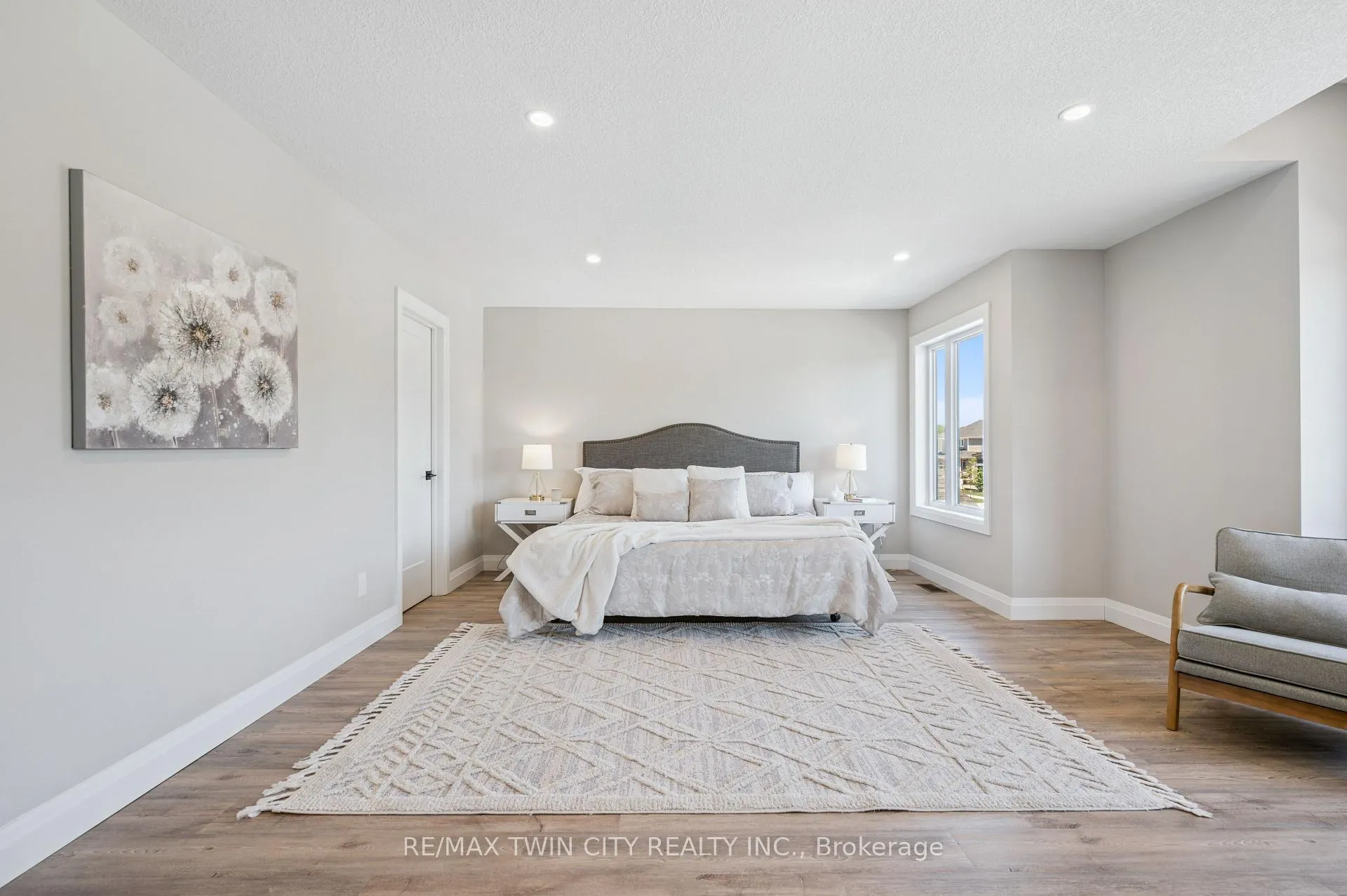 Photo 24 of 207 Timber Trail Road, Wellesley — HOMEH