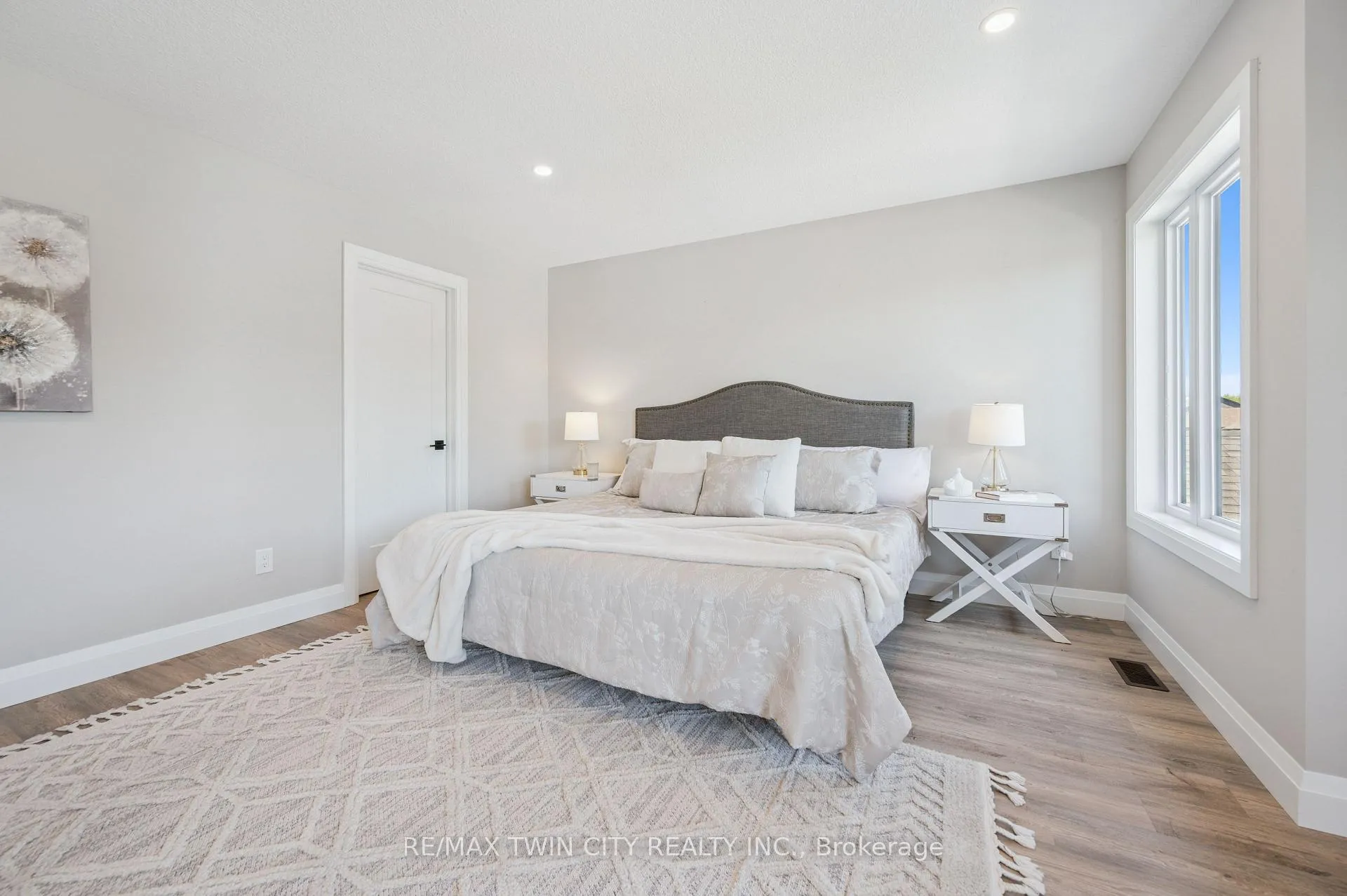 Photo 25 of 207 Timber Trail Road, Wellesley — HOMEH