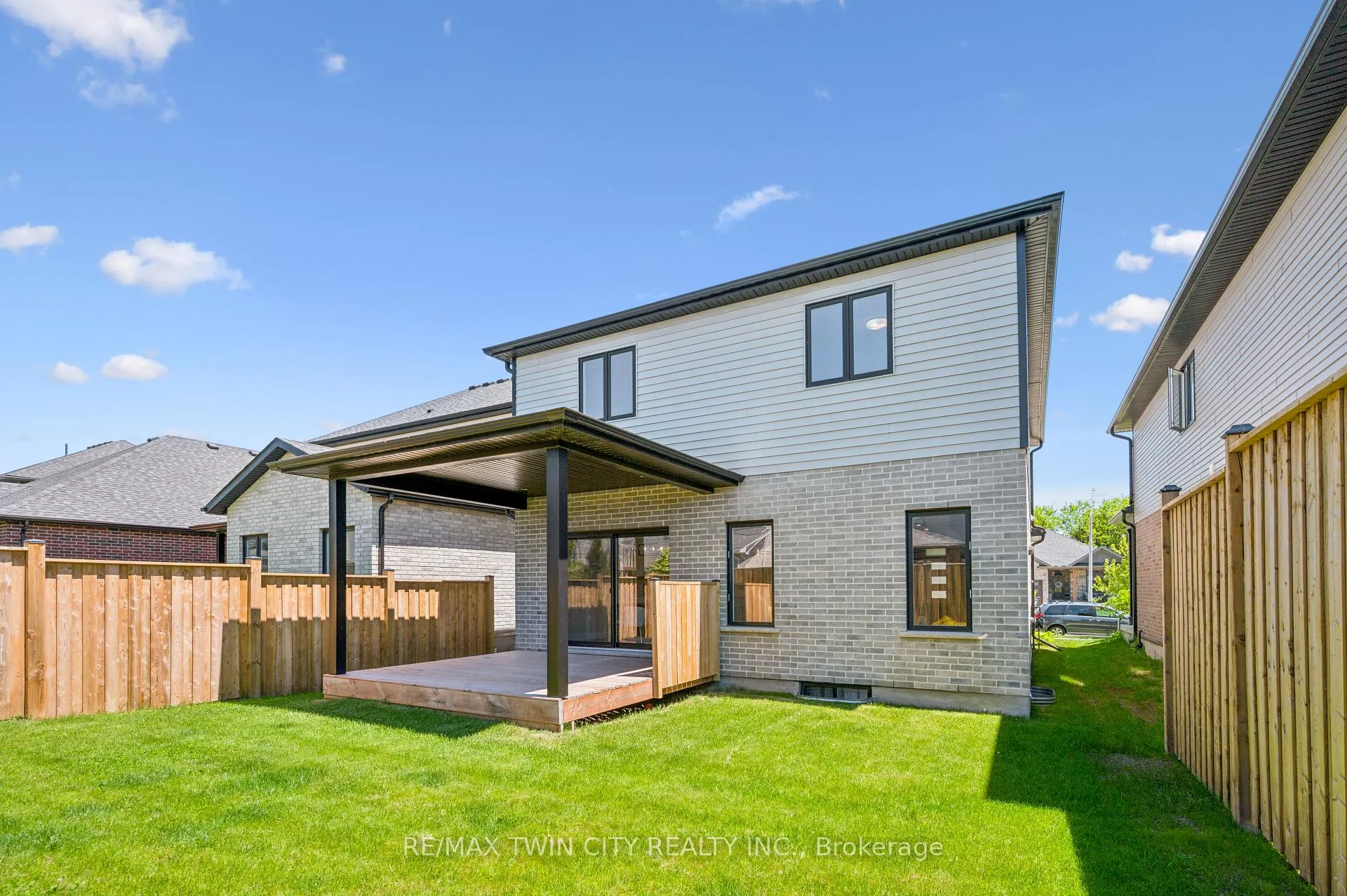 Photo 31 of 207 Timber Trail Road, Wellesley — HOMEH