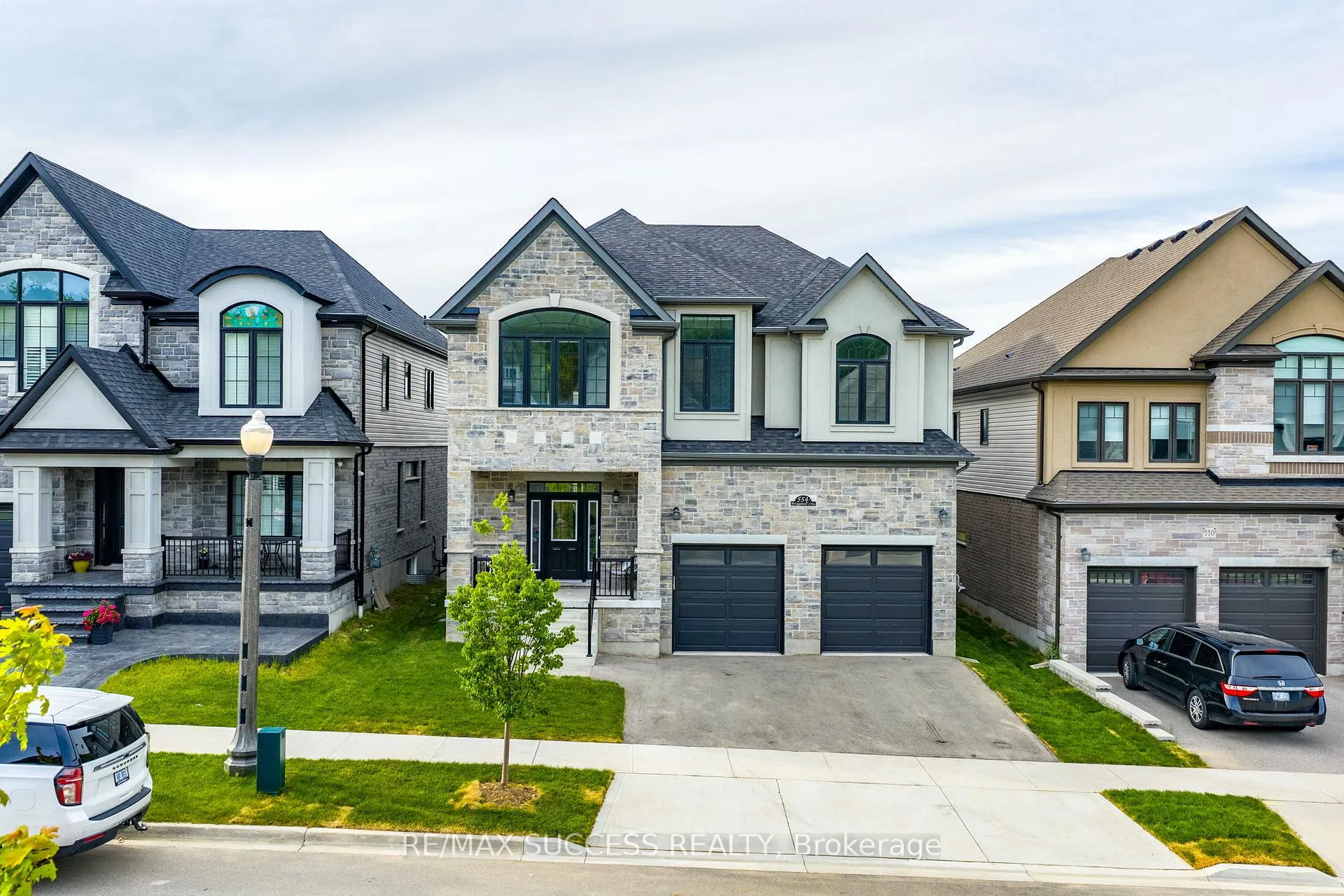 Photo 1 of 554 Bridgemill Crescent E, Kitchener, Grand River South — HOMEH