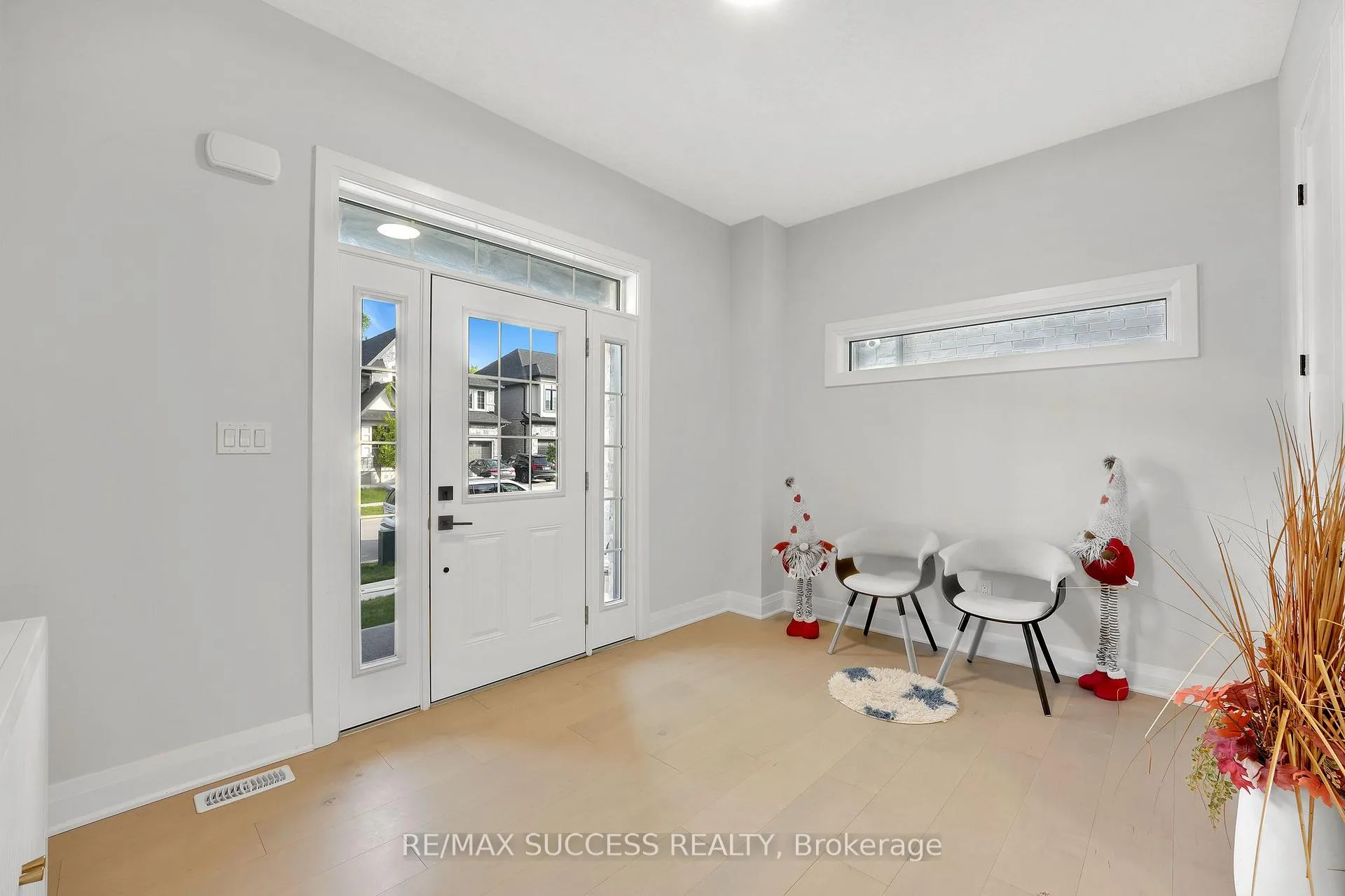 Photo 2 of 554 Bridgemill Crescent E, Kitchener, Grand River South — HOMEH
