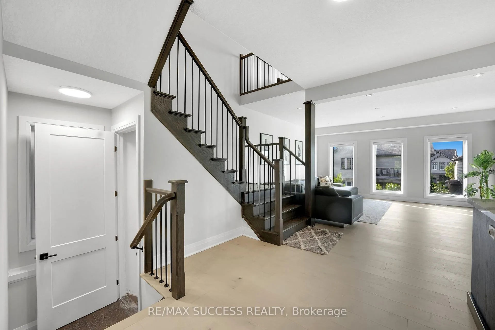 Photo 5 of 554 Bridgemill Crescent E, Kitchener, Grand River South — HOMEH