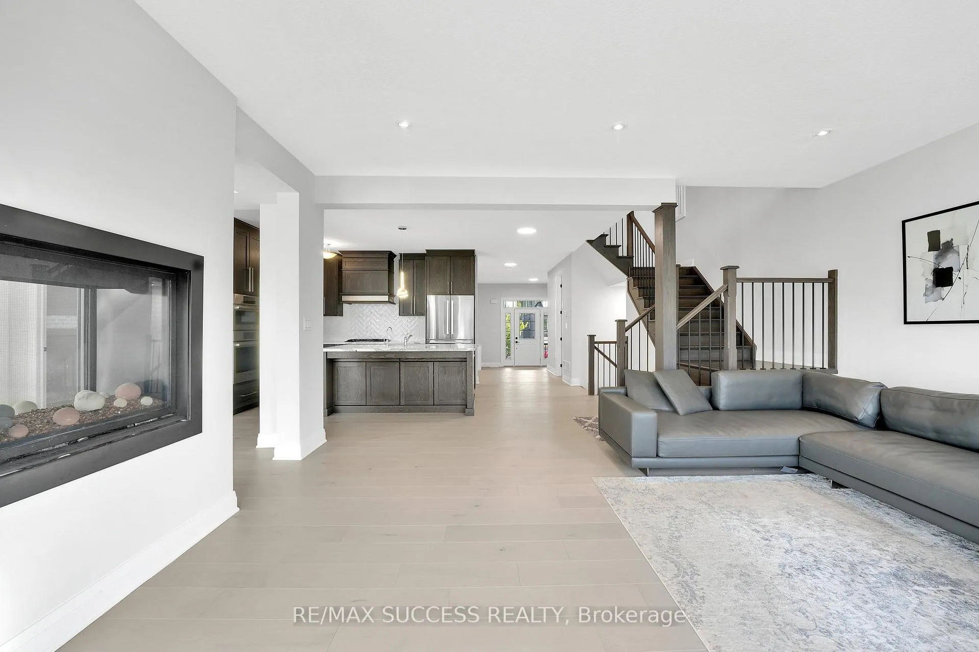 Photo 8 of 554 Bridgemill Crescent E, Kitchener, Grand River South — HOMEH