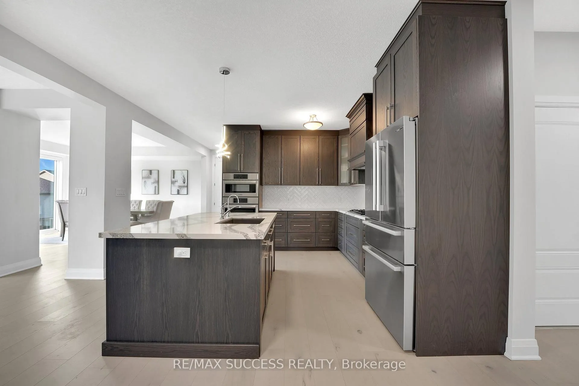 Photo 10 of 554 Bridgemill Crescent E, Kitchener, Grand River South — HOMEH