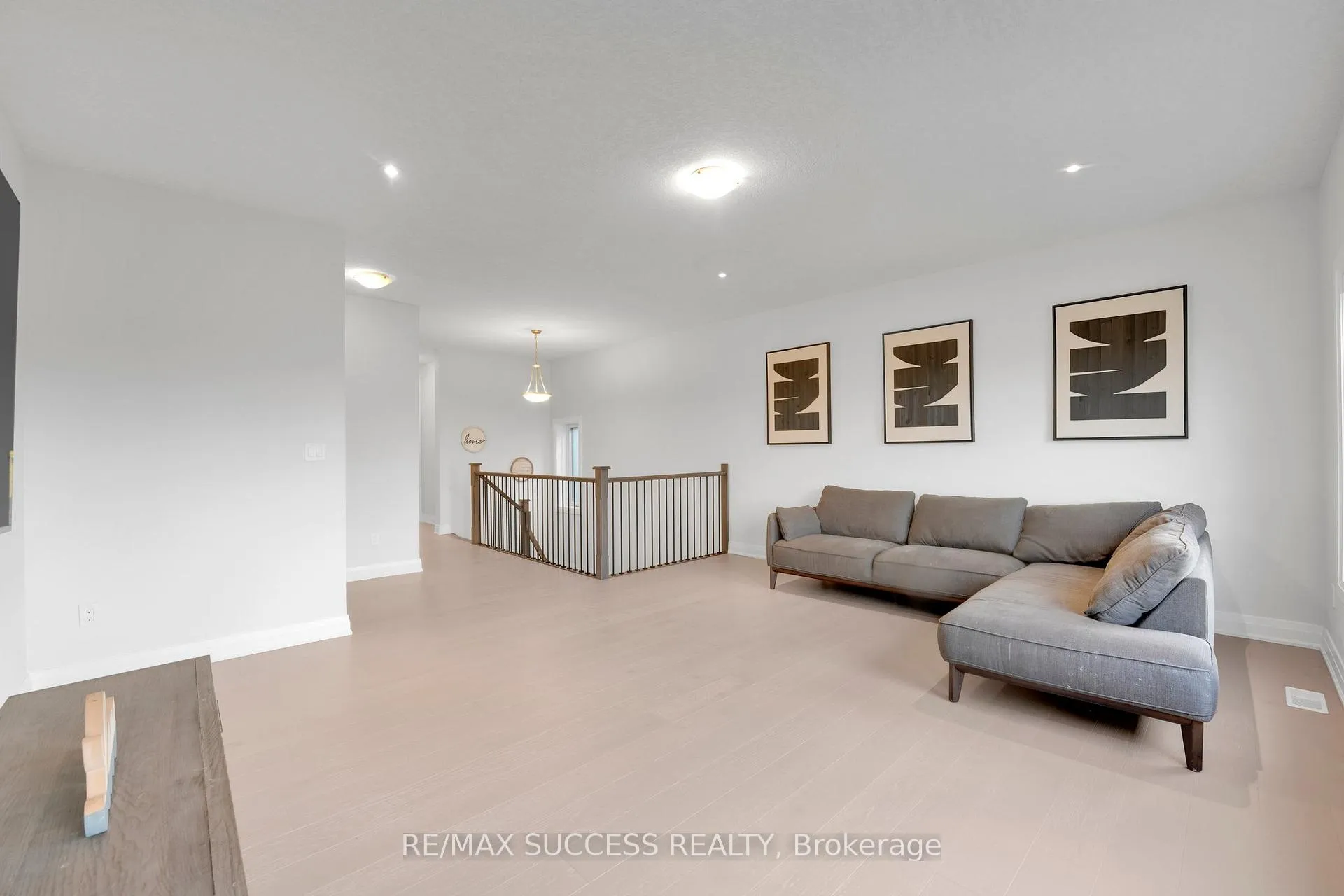 Photo 26 of 554 Bridgemill Crescent E, Kitchener, Grand River South — HOMEH