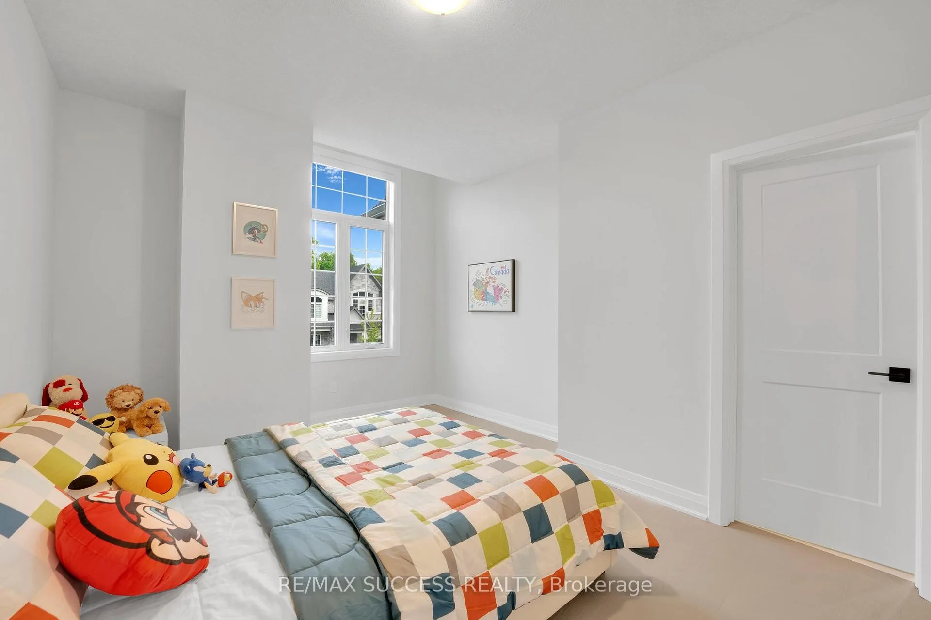 Photo 33 of 554 Bridgemill Crescent E, Kitchener, Grand River South — HOMEH