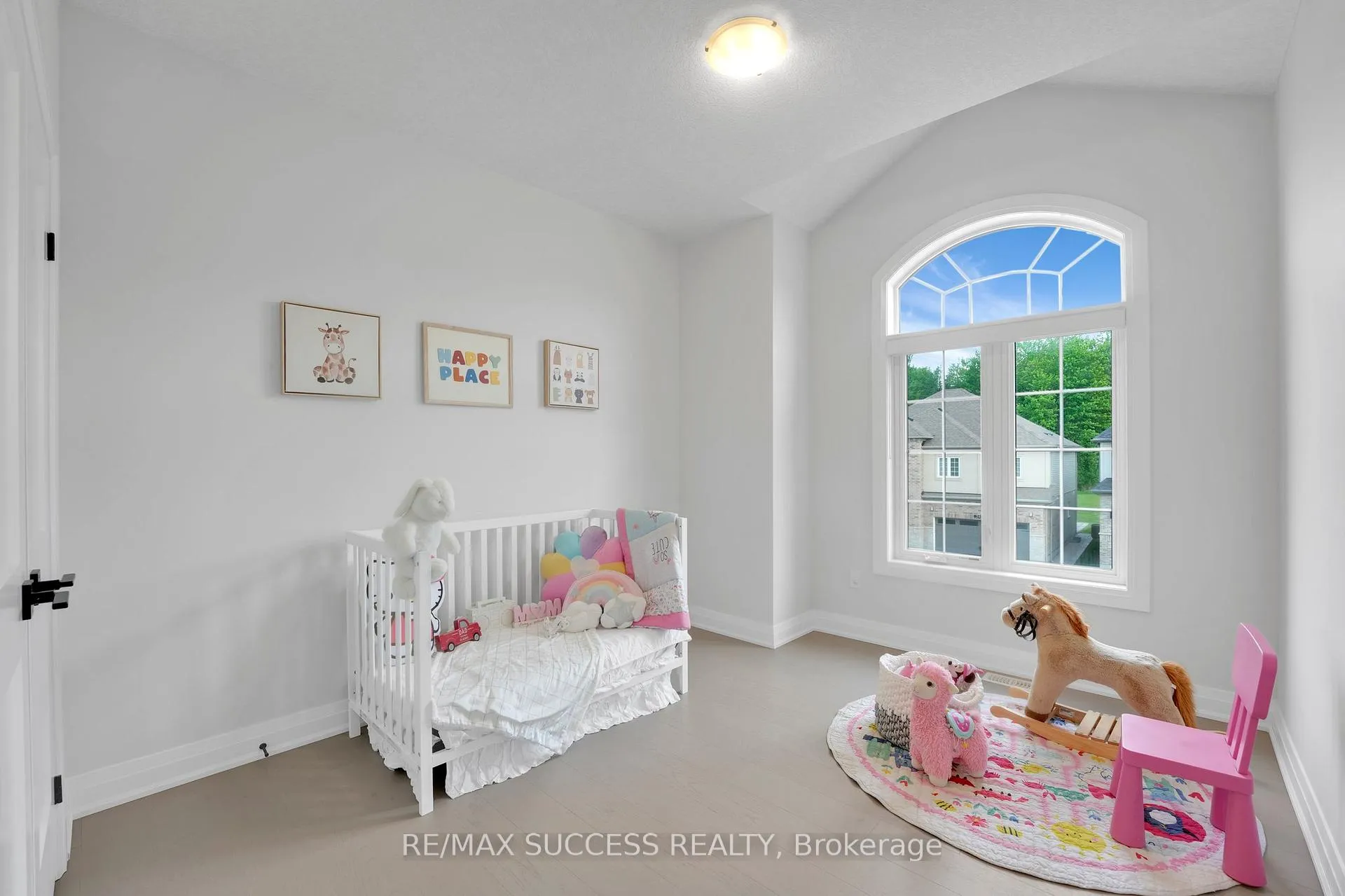 Photo 34 of 554 Bridgemill Crescent E, Kitchener, Grand River South — HOMEH