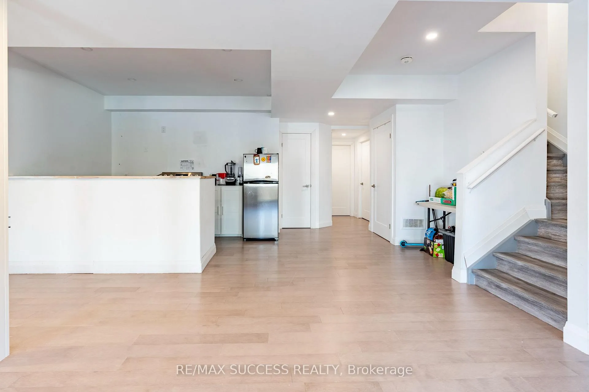 Photo 36 of 554 Bridgemill Crescent E, Kitchener, Grand River South — HOMEH