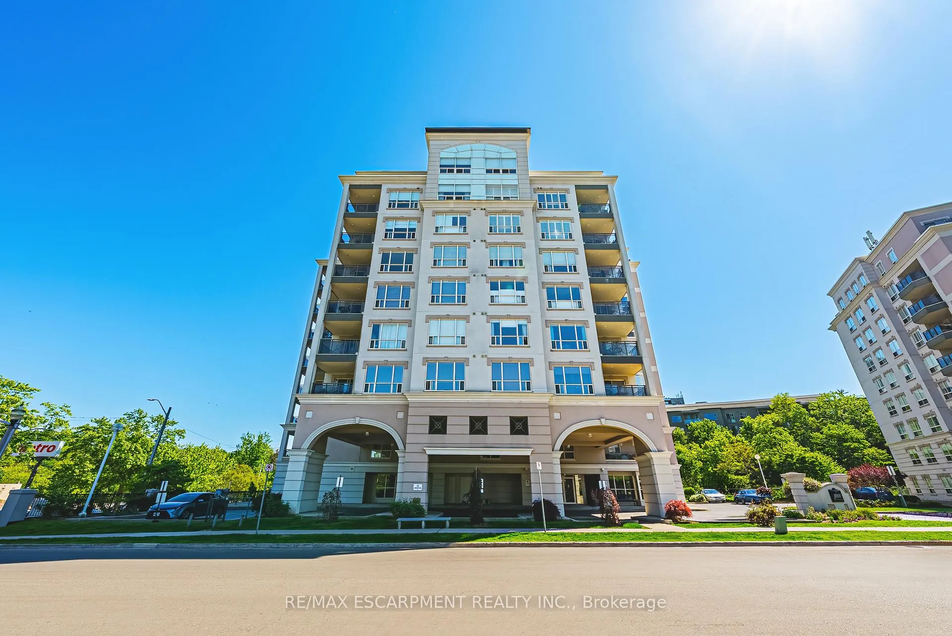 Photo 4 of Unit 204, 1000 Creekside Drive, Hamilton, Dundas — HOMEH
