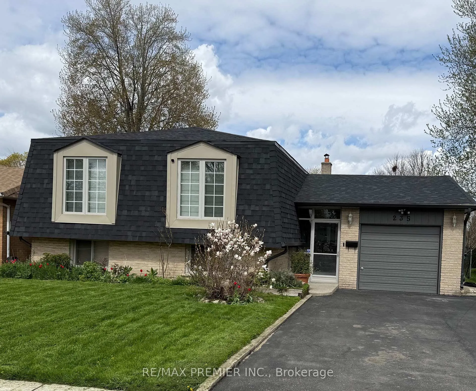 Photo 1 of 235 Louis Drive, Mississauga, Cooksville — HOMEH