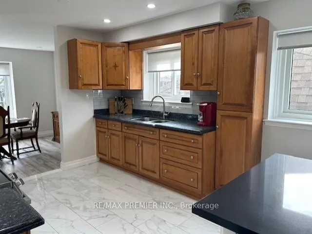 Photo 5 of 235 Louis Drive, Mississauga, Cooksville — HOMEH