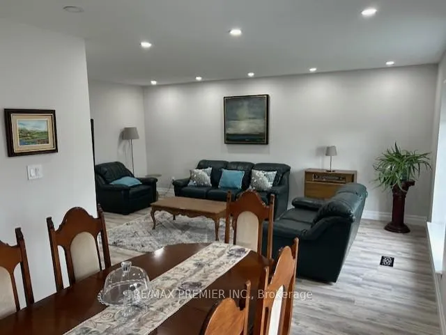 Photo 8 of 235 Louis Drive, Mississauga, Cooksville — HOMEH