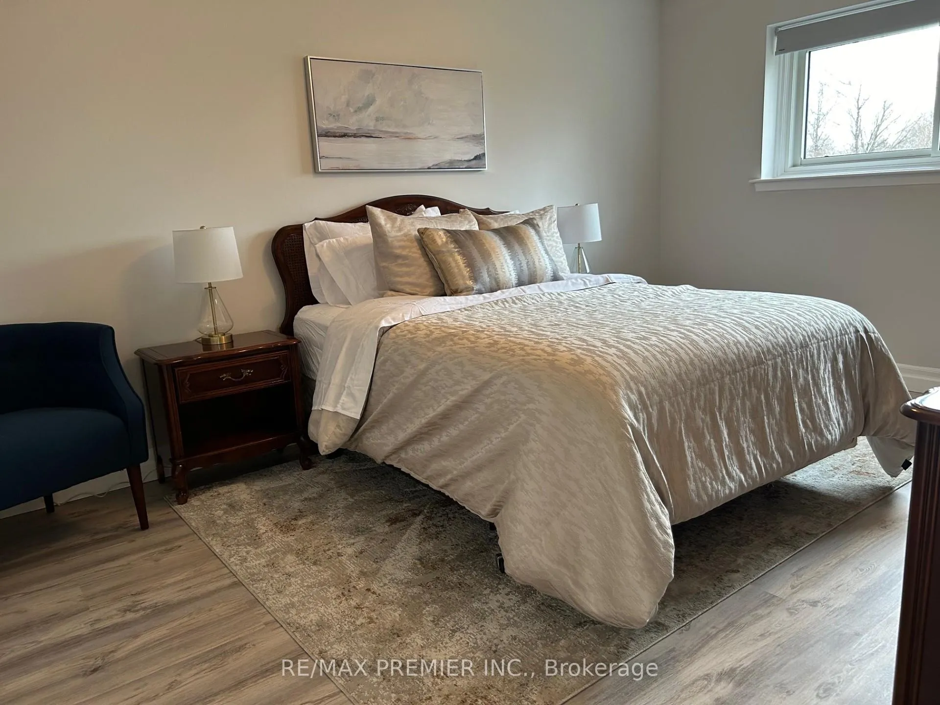 Photo 10 of 235 Louis Drive, Mississauga, Cooksville — HOMEH