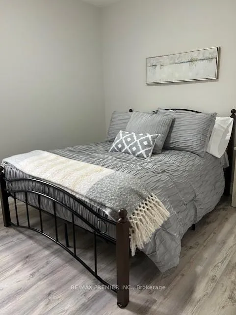 Photo 12 of 235 Louis Drive, Mississauga, Cooksville — HOMEH