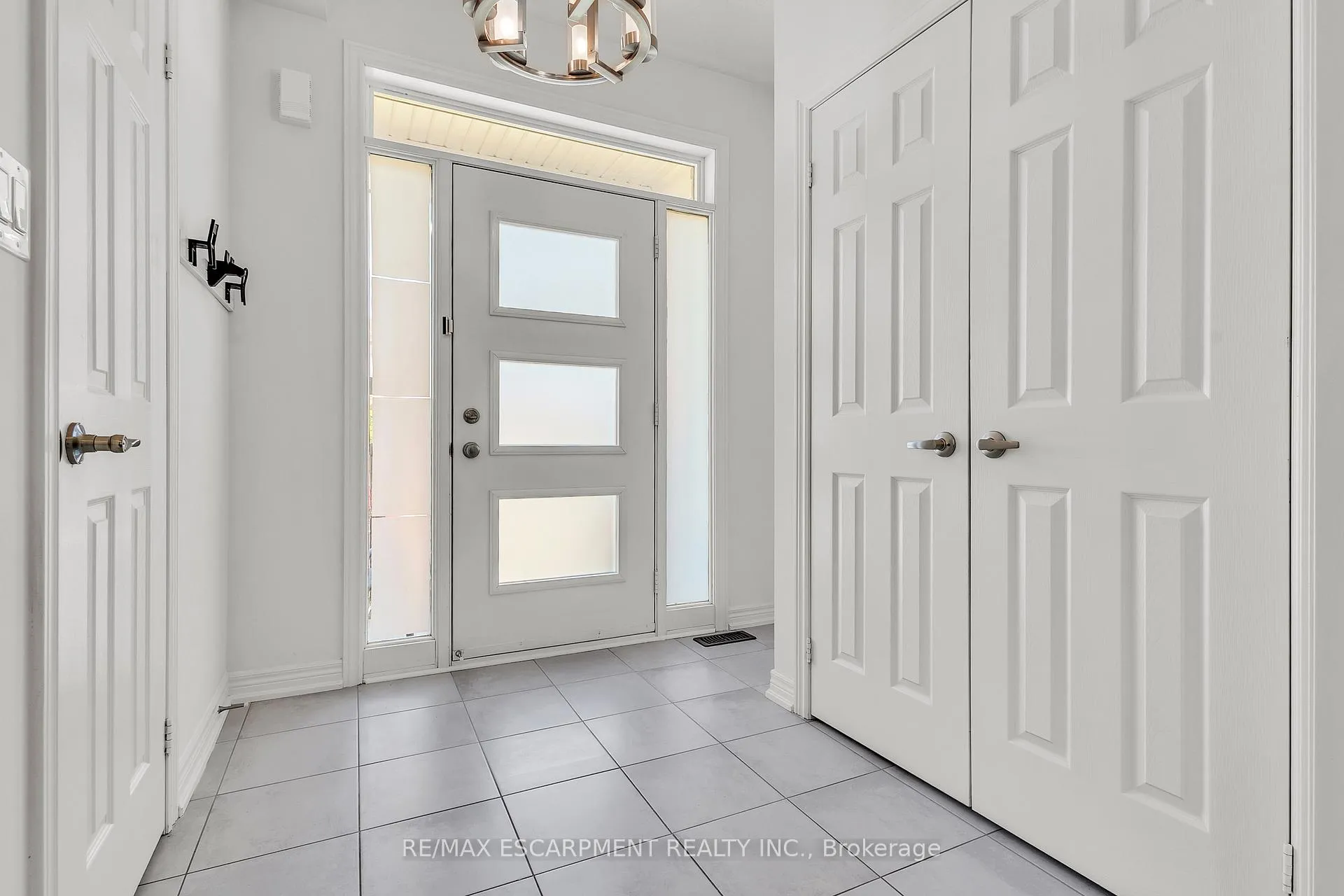 Photo 8 of 101 Westfield Crescent, Hamilton, Waterdown — HOMEH
