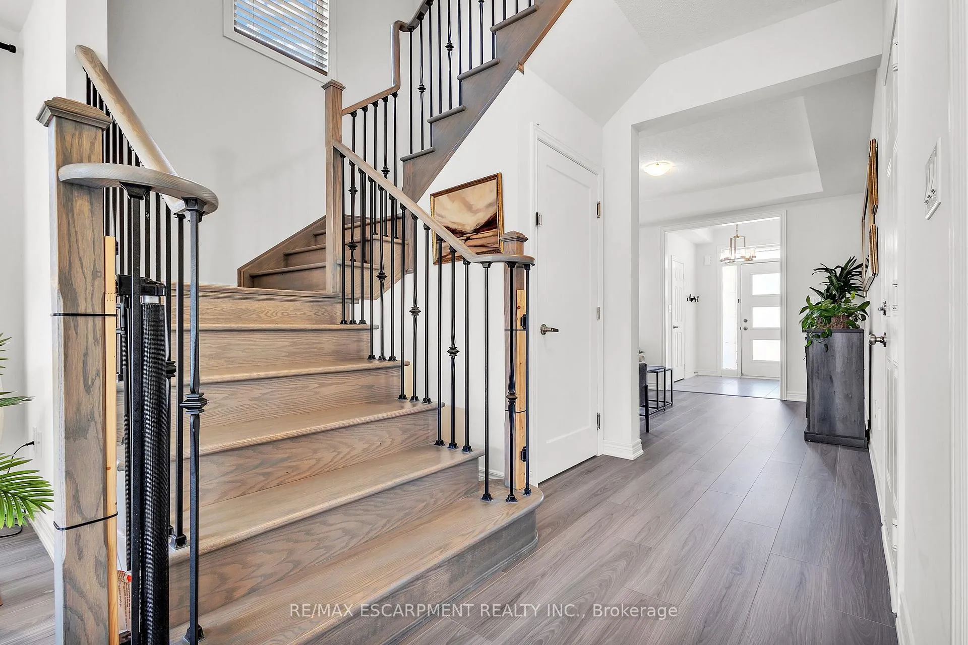 Photo 12 of 101 Westfield Crescent, Hamilton, Waterdown — HOMEH