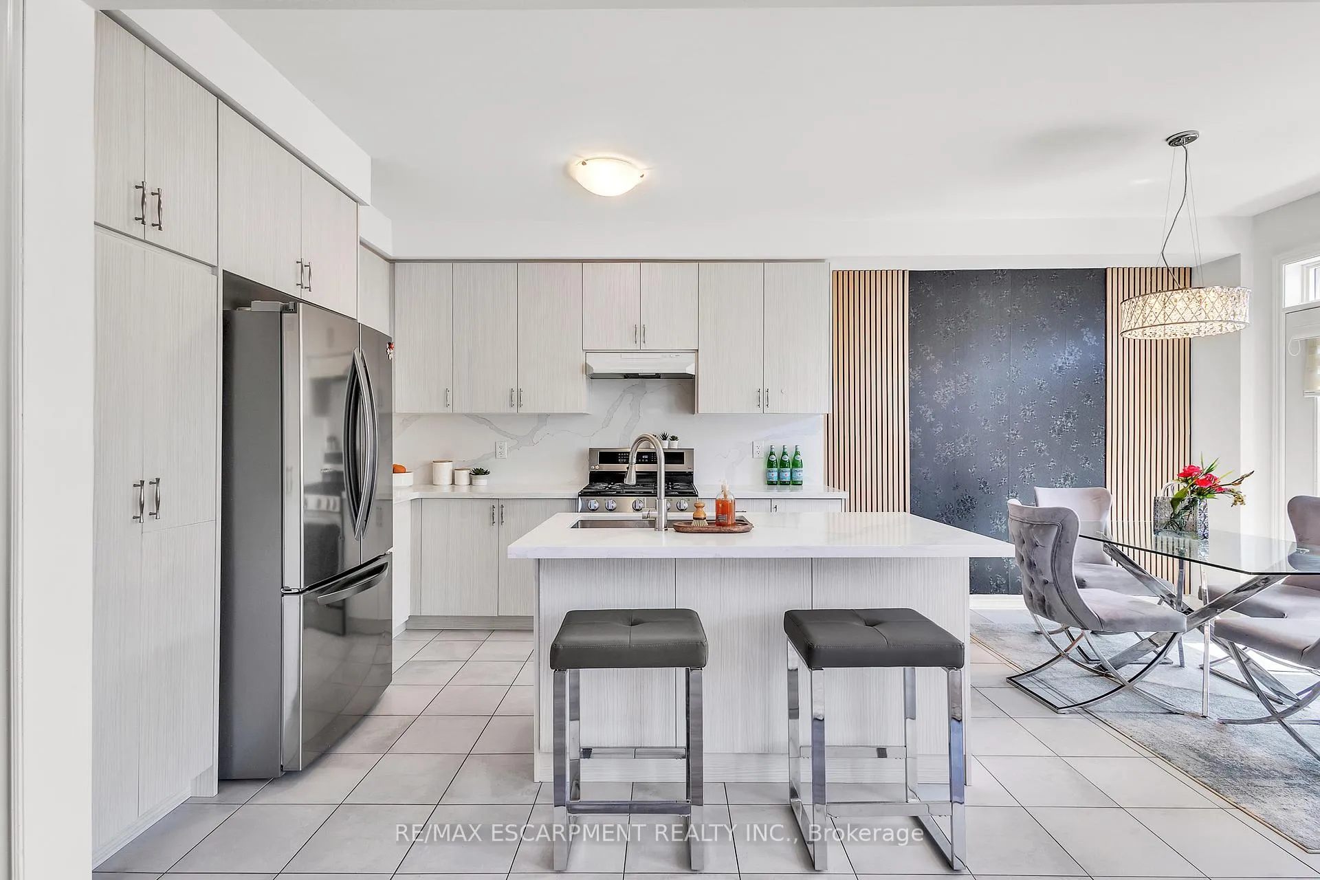 Photo 17 of 101 Westfield Crescent, Hamilton, Waterdown — HOMEH