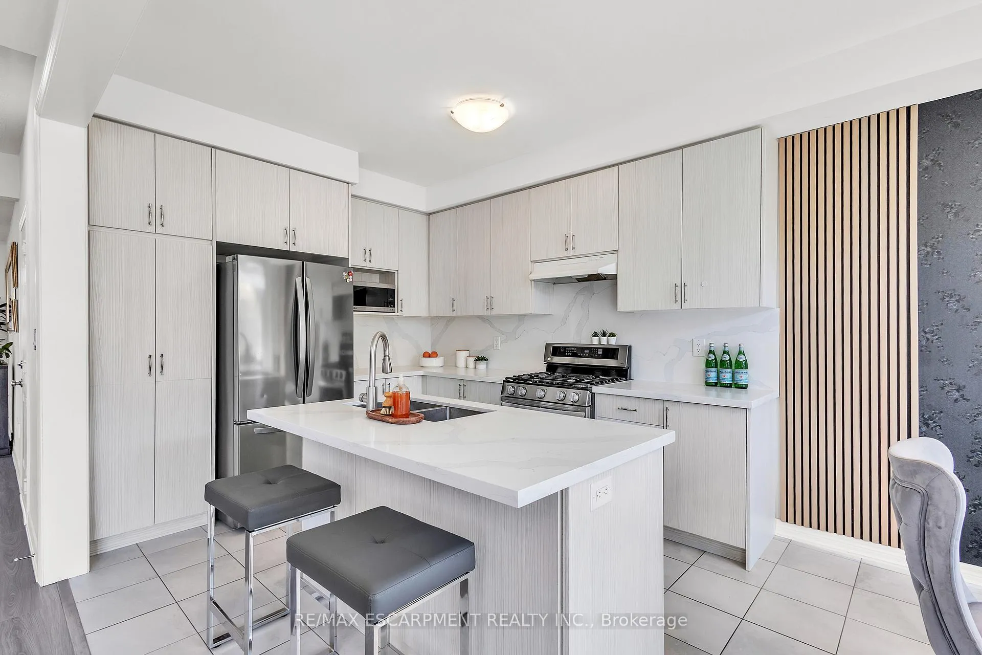 Photo 18 of 101 Westfield Crescent, Hamilton, Waterdown — HOMEH
