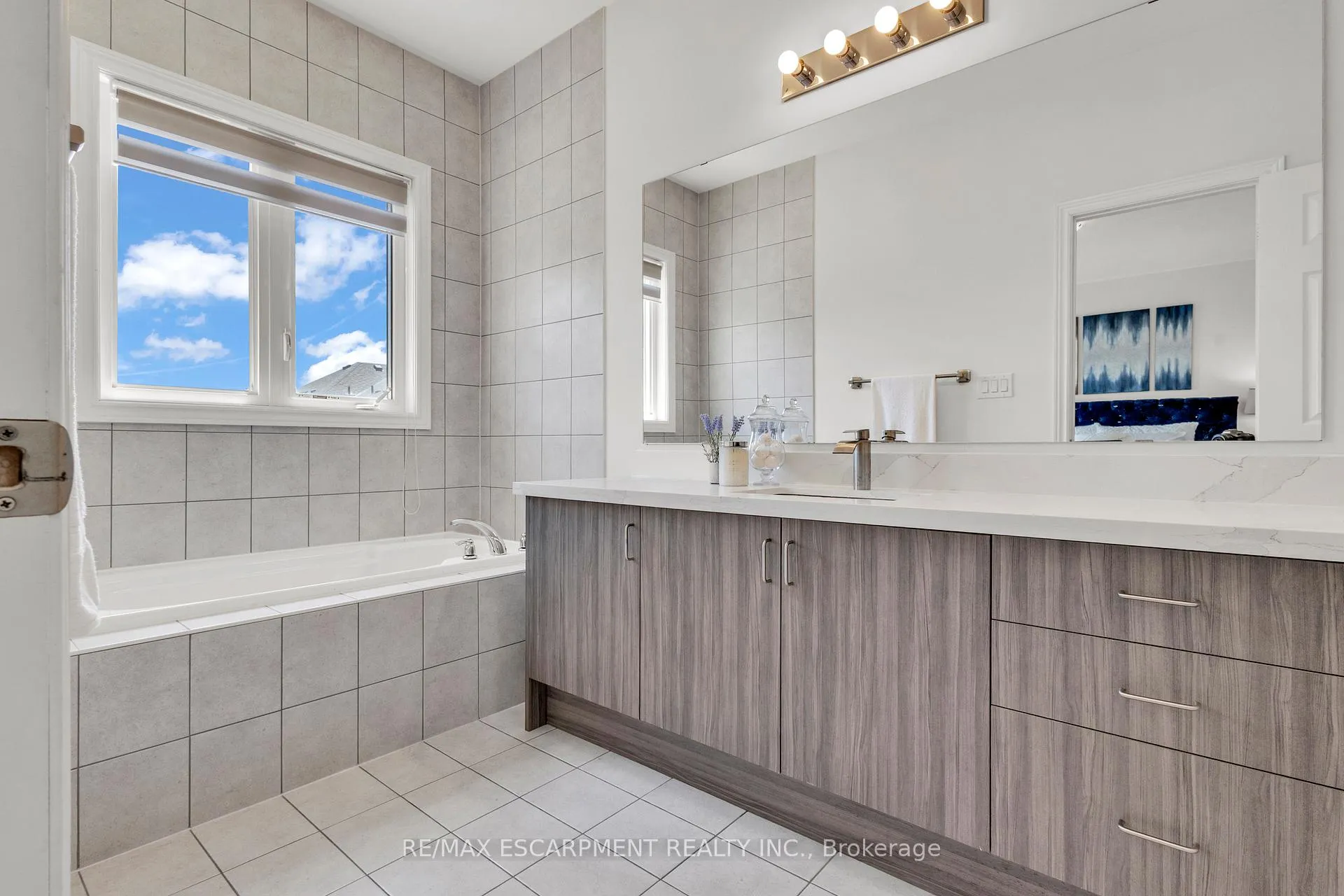 Photo 26 of 101 Westfield Crescent, Hamilton, Waterdown — HOMEH
