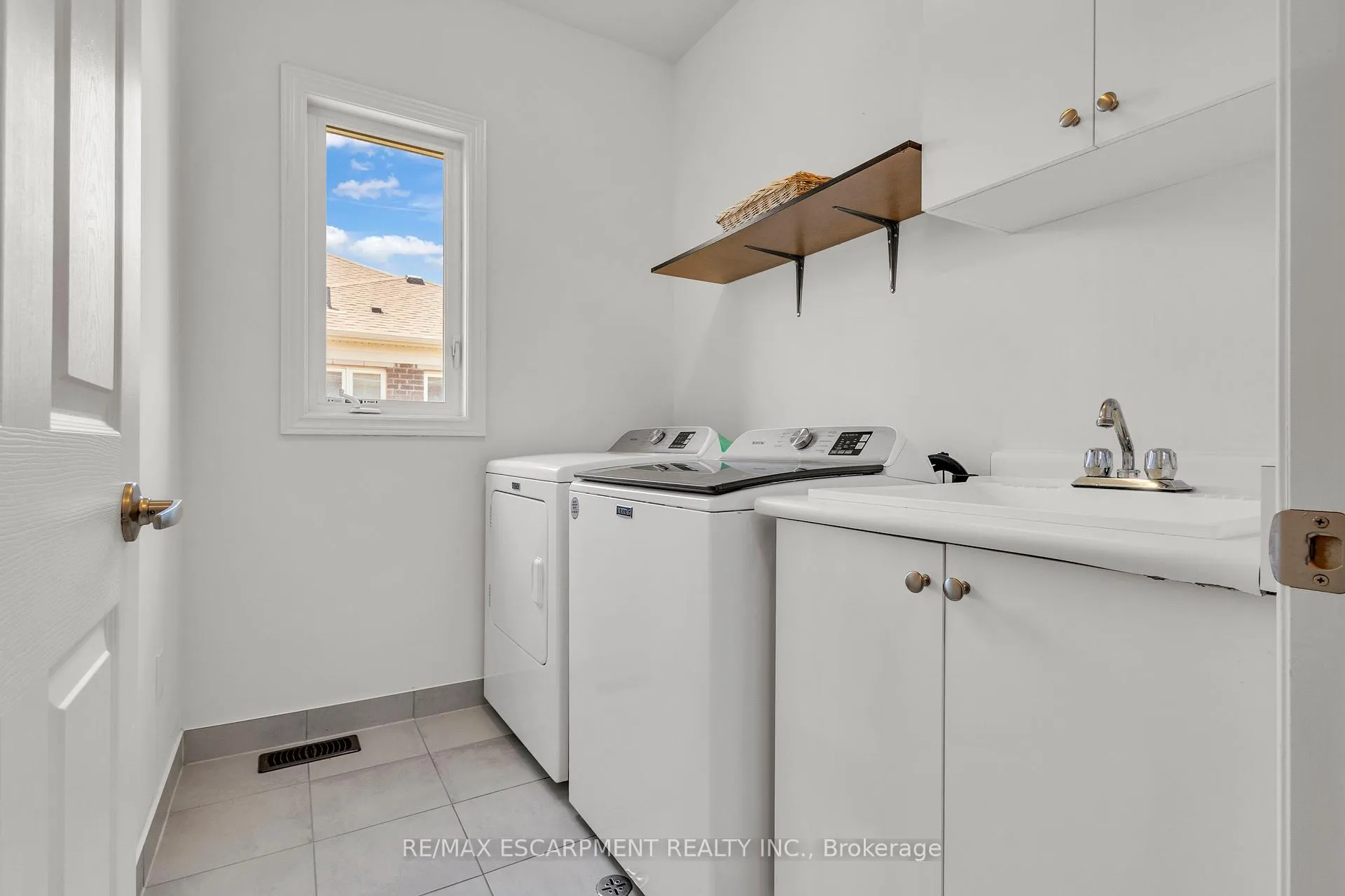 Photo 34 of 101 Westfield Crescent, Hamilton, Waterdown — HOMEH