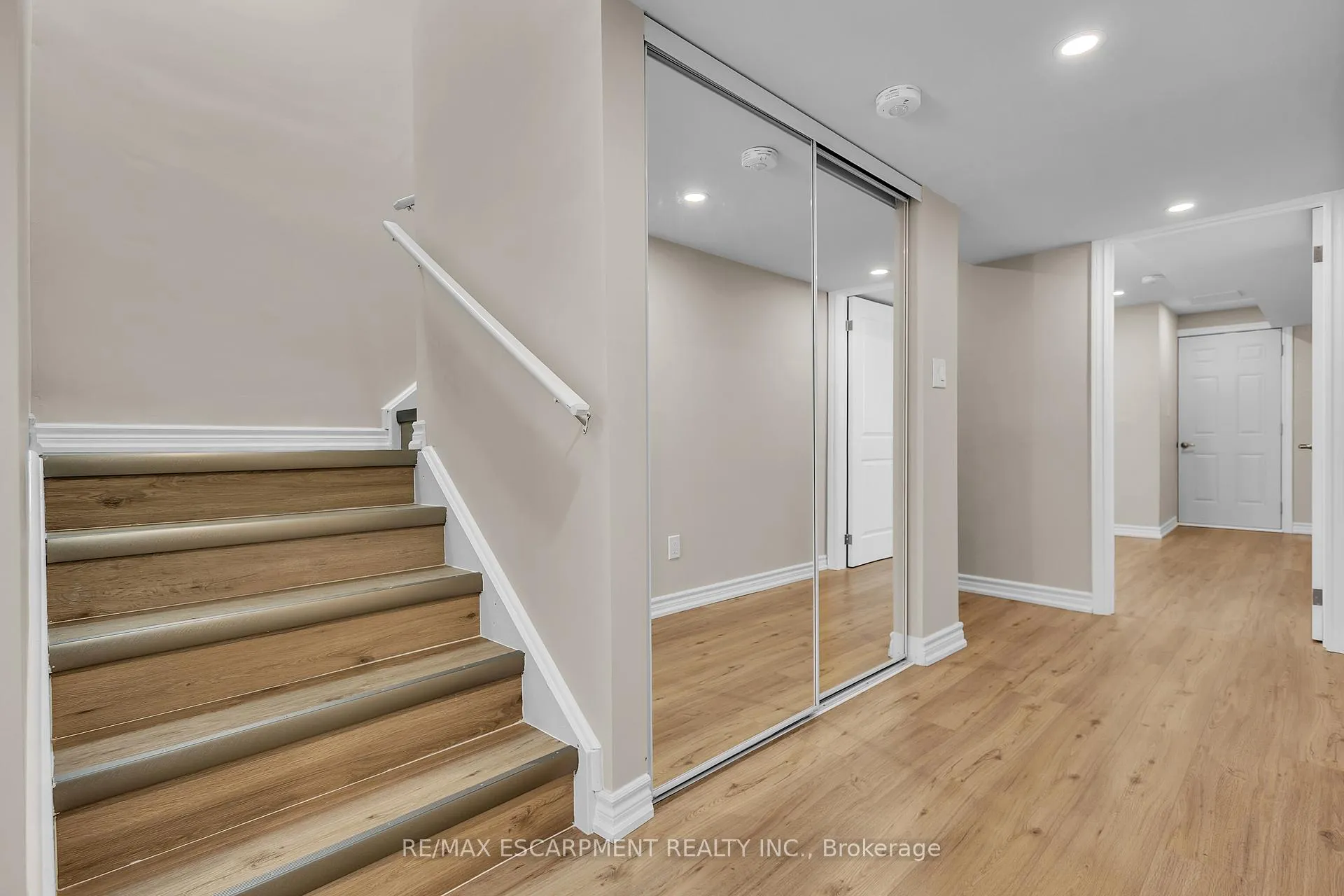 Photo 35 of 101 Westfield Crescent, Hamilton, Waterdown — HOMEH