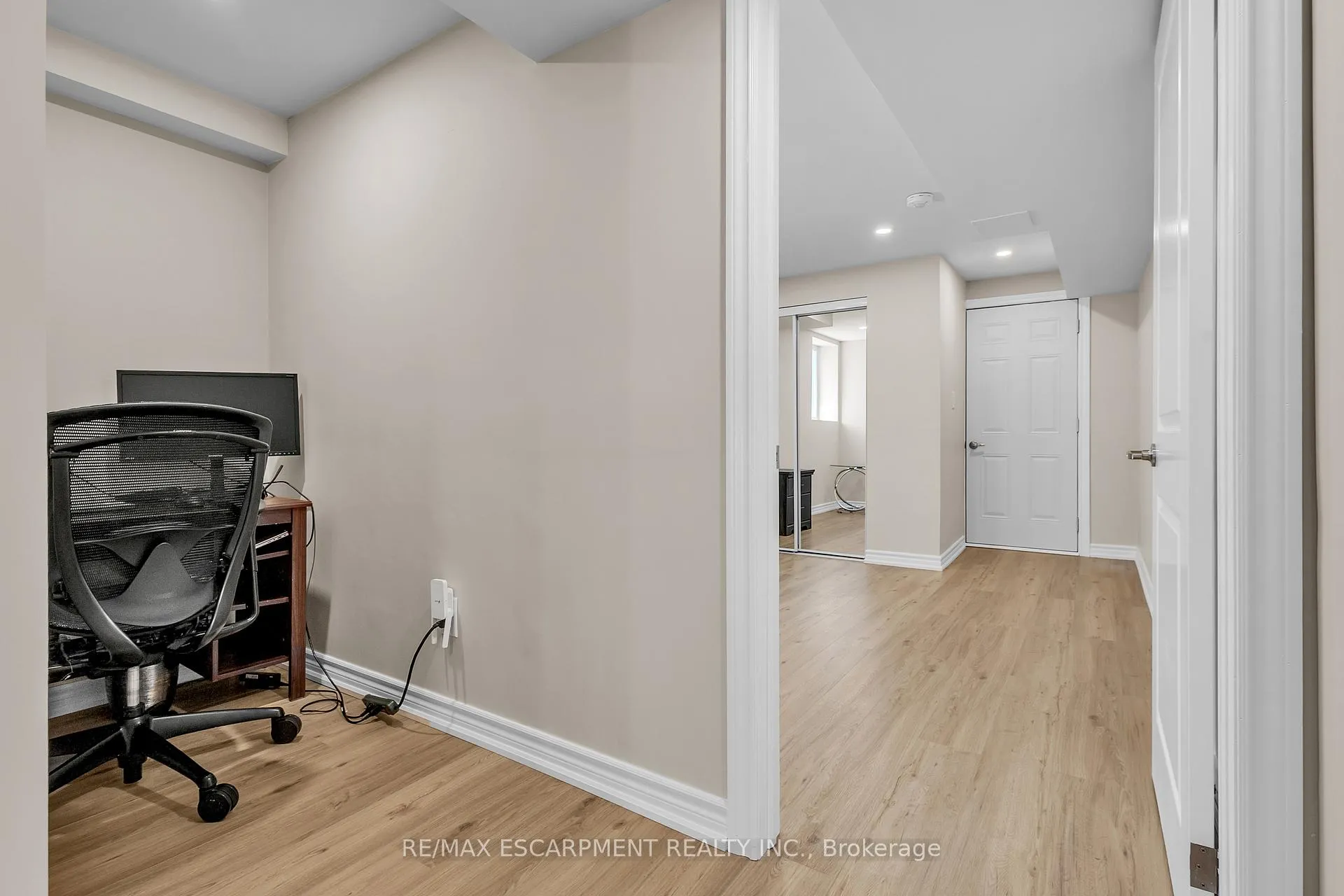 Photo 41 of 101 Westfield Crescent, Hamilton, Waterdown — HOMEH