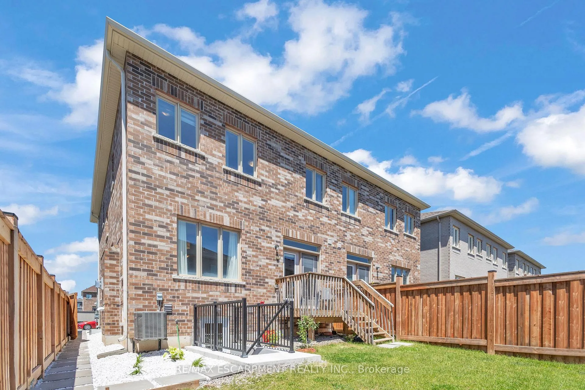Photo 45 of 101 Westfield Crescent, Hamilton, Waterdown — HOMEH