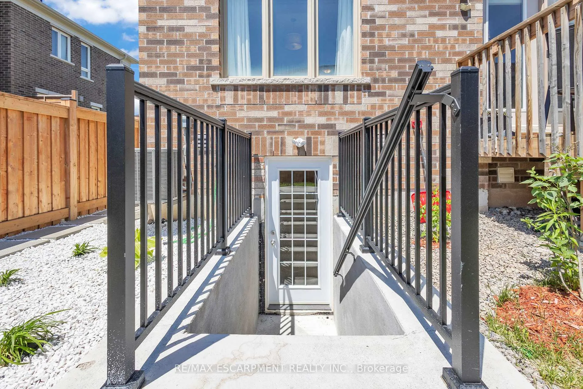 Photo 47 of 101 Westfield Crescent, Hamilton, Waterdown — HOMEH