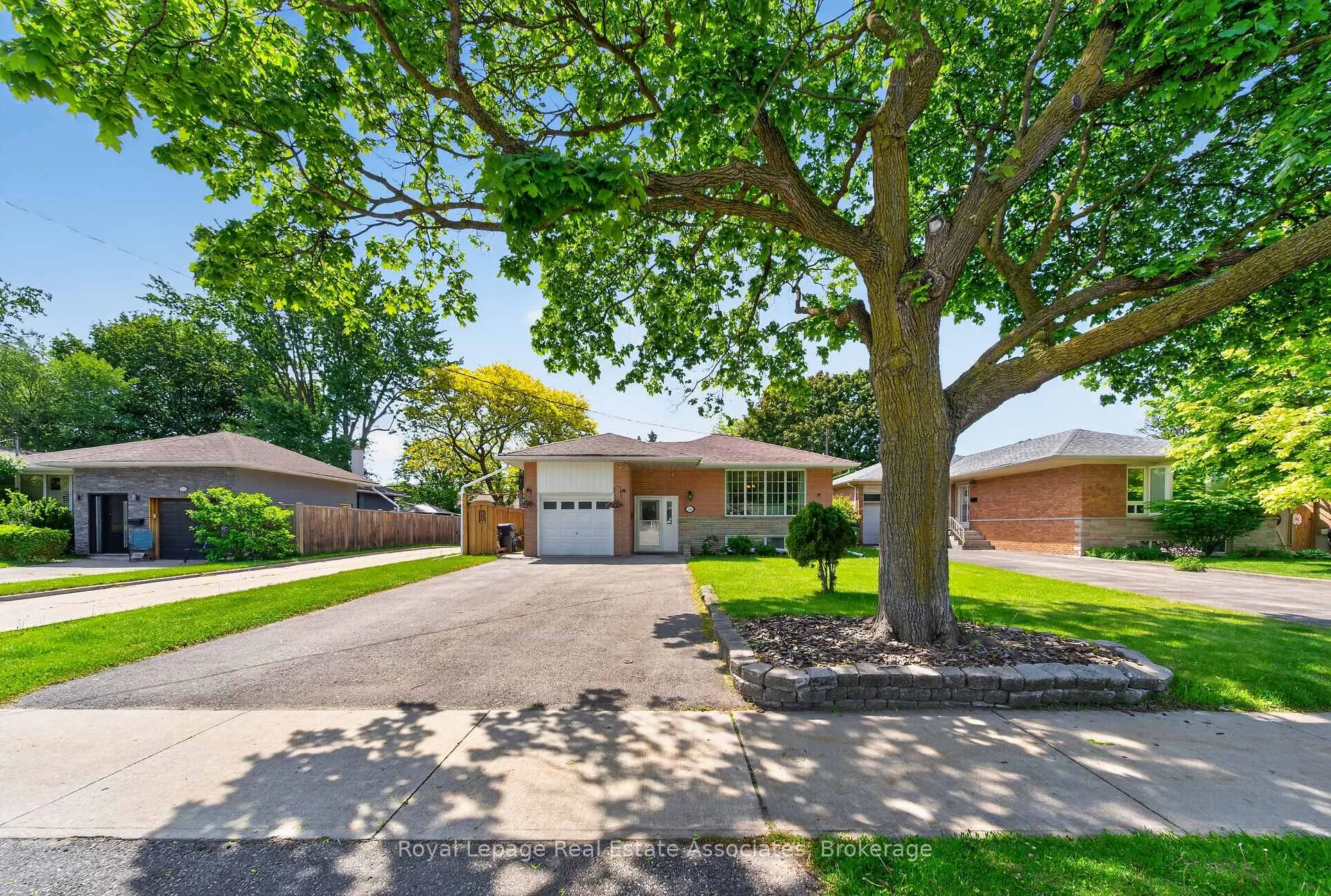 Photo 1 of 141 The Westway, Etobicoke, Willowridge-Martingrove-Richview — HOMEH