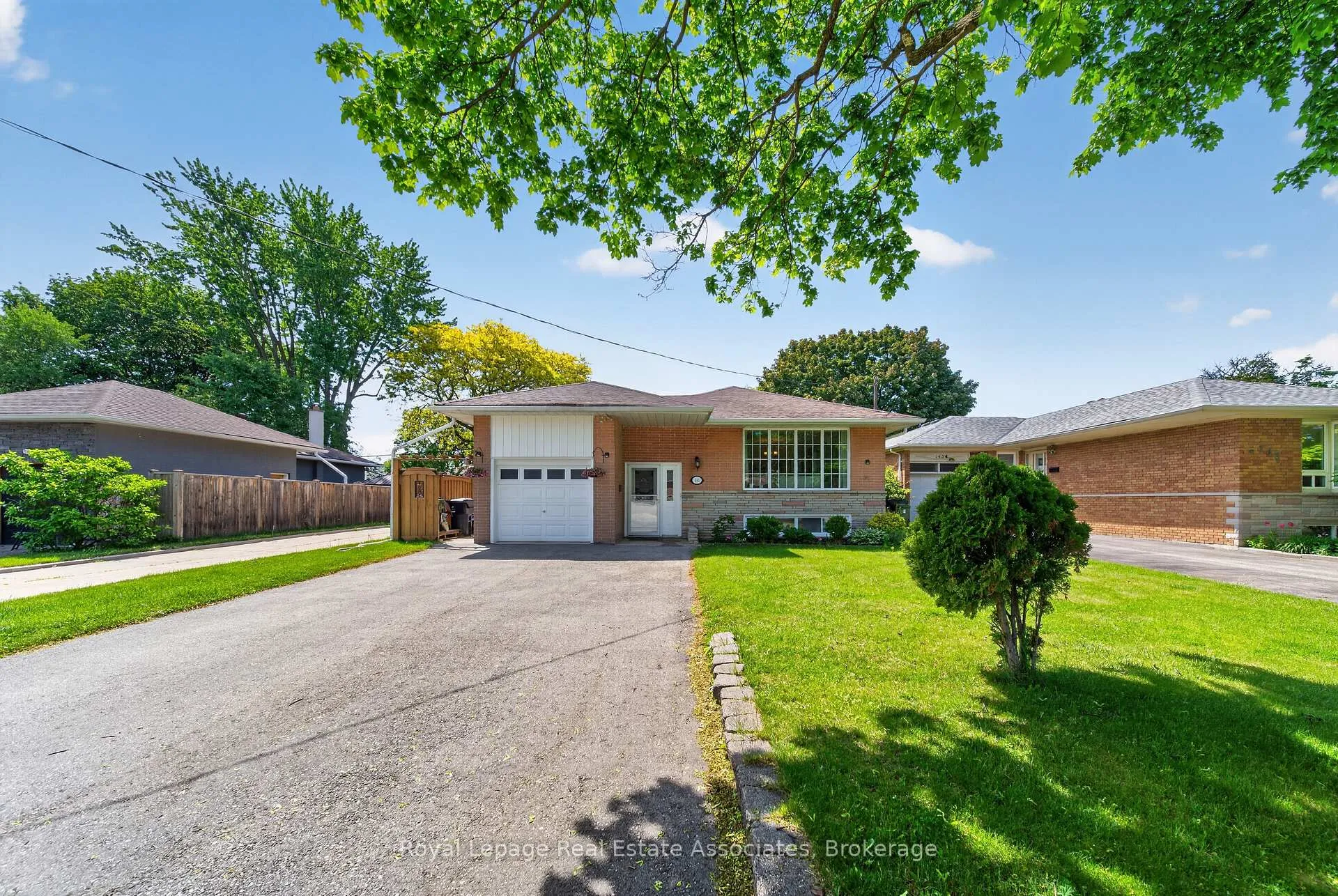 Photo 2 of 141 The Westway, Etobicoke, Willowridge-Martingrove-Richview — HOMEH
