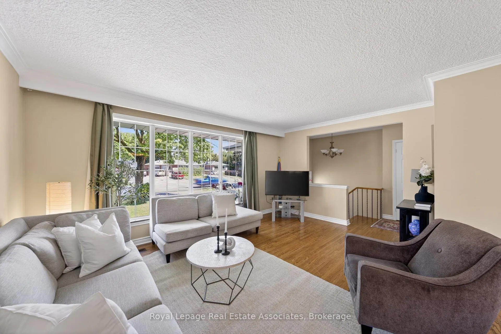 Photo 3 of 141 The Westway, Etobicoke, Willowridge-Martingrove-Richview — HOMEH