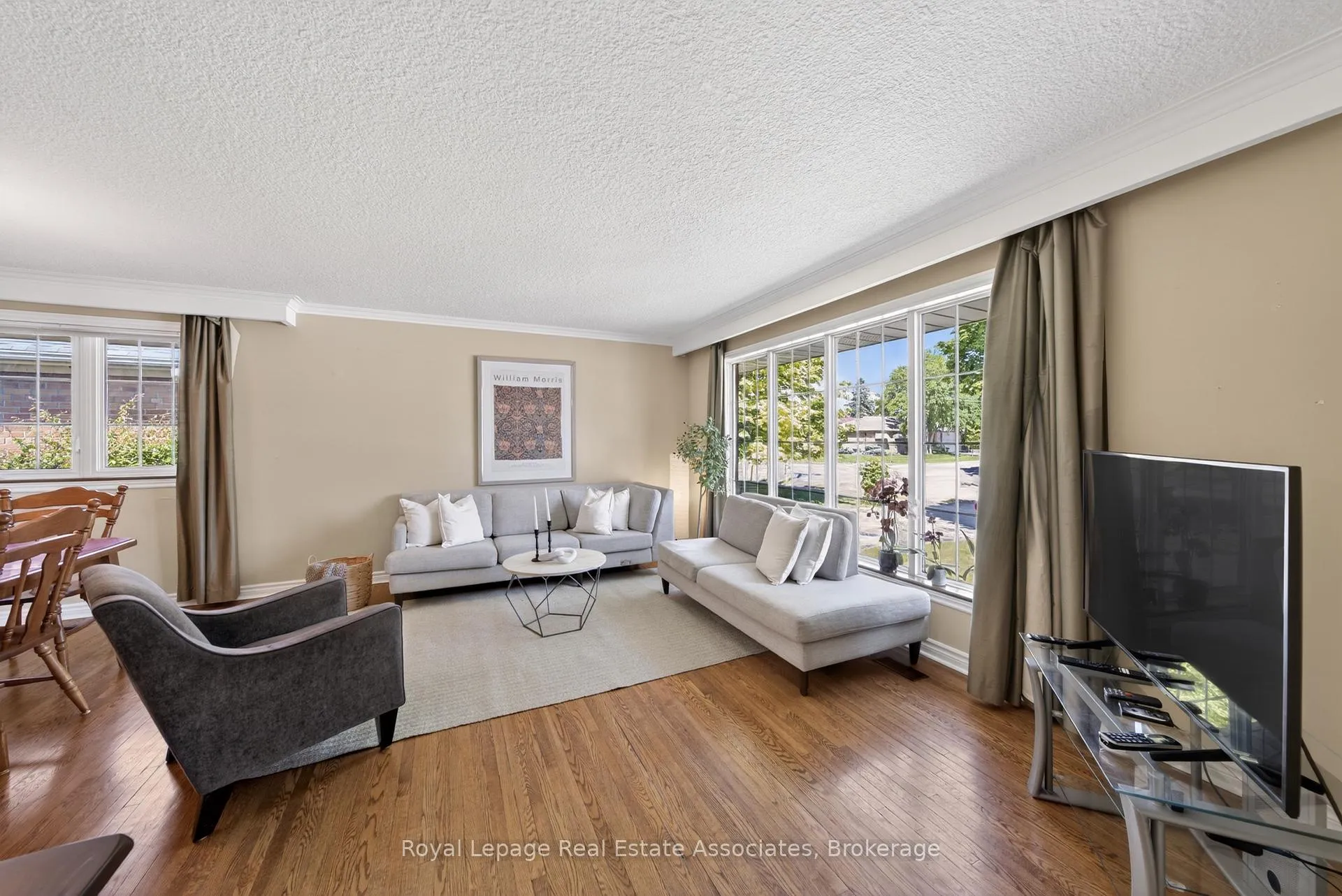 Photo 4 of 141 The Westway, Etobicoke, Willowridge-Martingrove-Richview — HOMEH