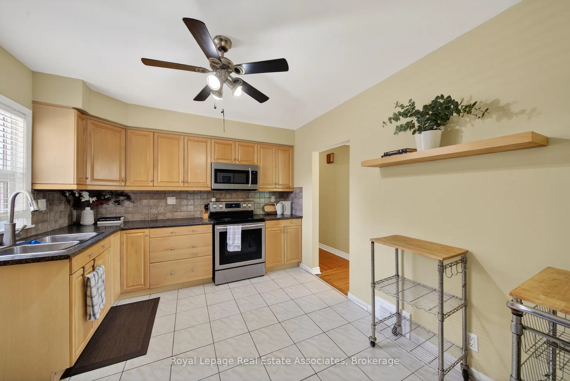 Photo 9 of 141 The Westway, Etobicoke, Willowridge-Martingrove-Richview — HOMEH